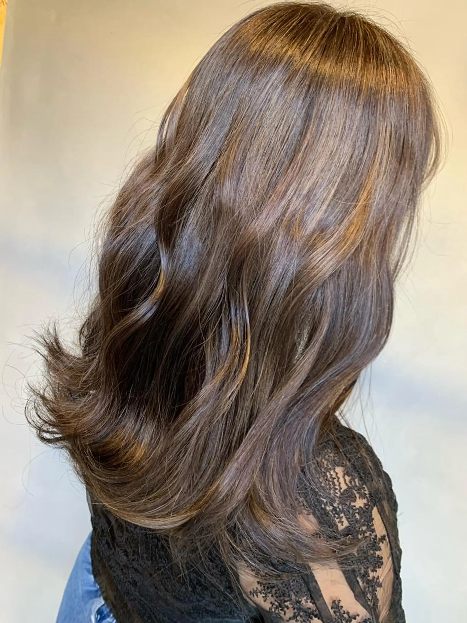 セミロング カラー ハイライトが 得意なニキです😊のヘアスタイル