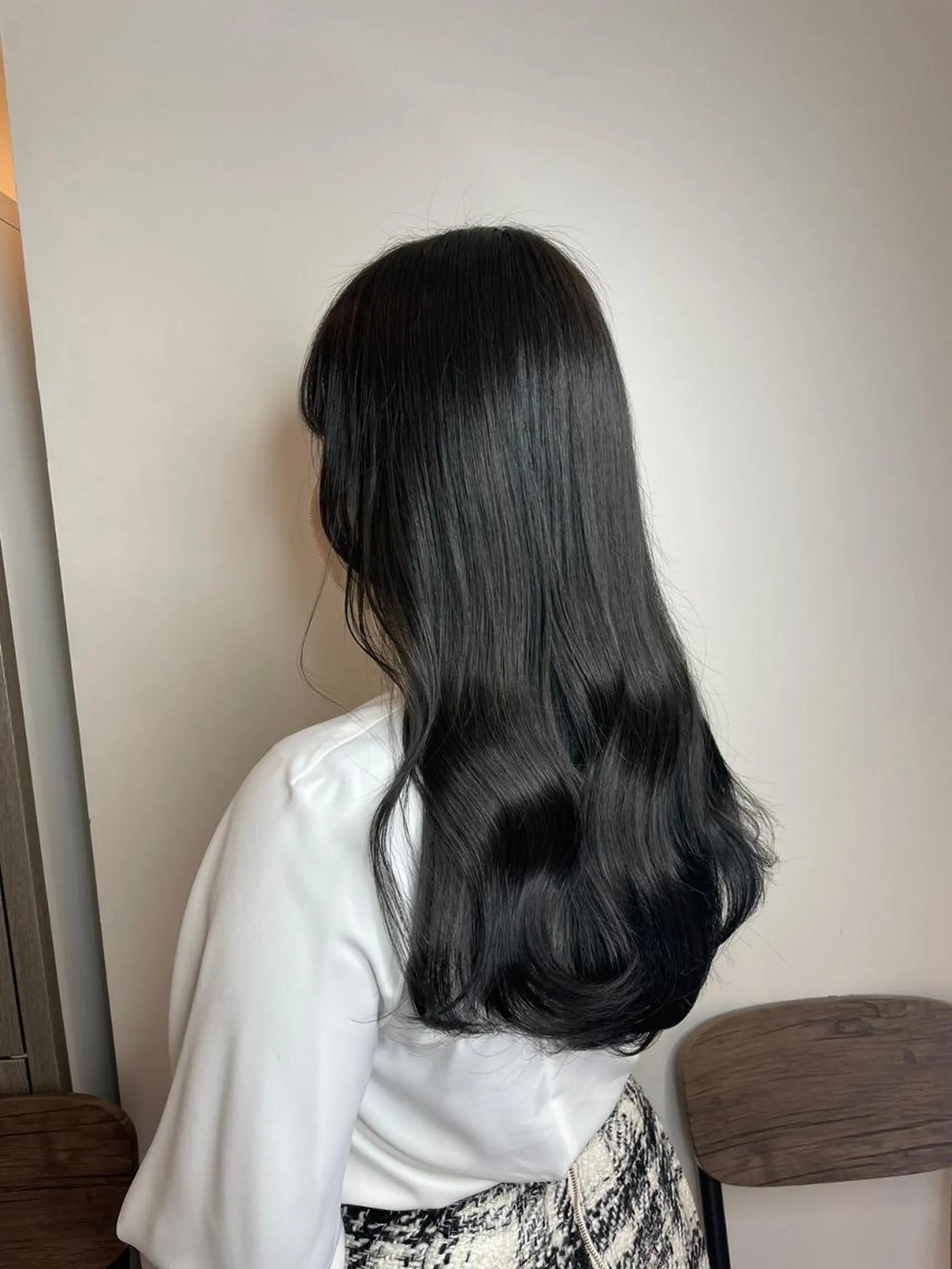 セミロング カラー パーマ ヘアアレンジ アディクシーカラー アッシュ バレイヤージュ ベージュカラー ブリーチ newi grande 横浜店のヘアスタイル