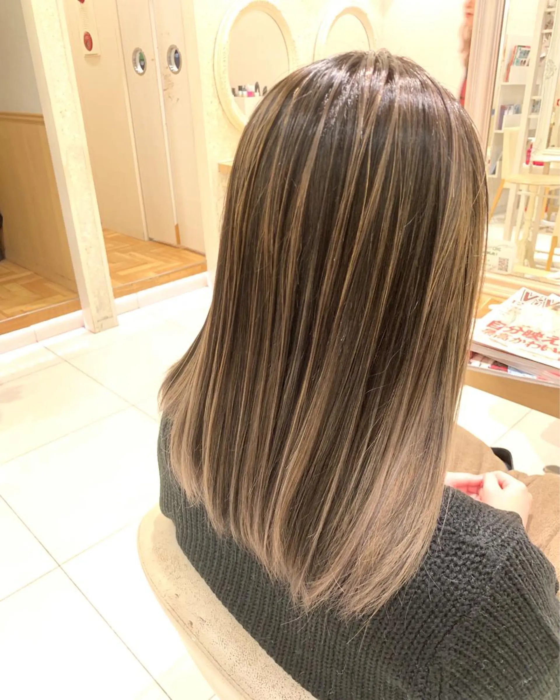 セミロング カラー ブリーチ 小田原NO1 美容師 飯田飛翔のヘアスタイル