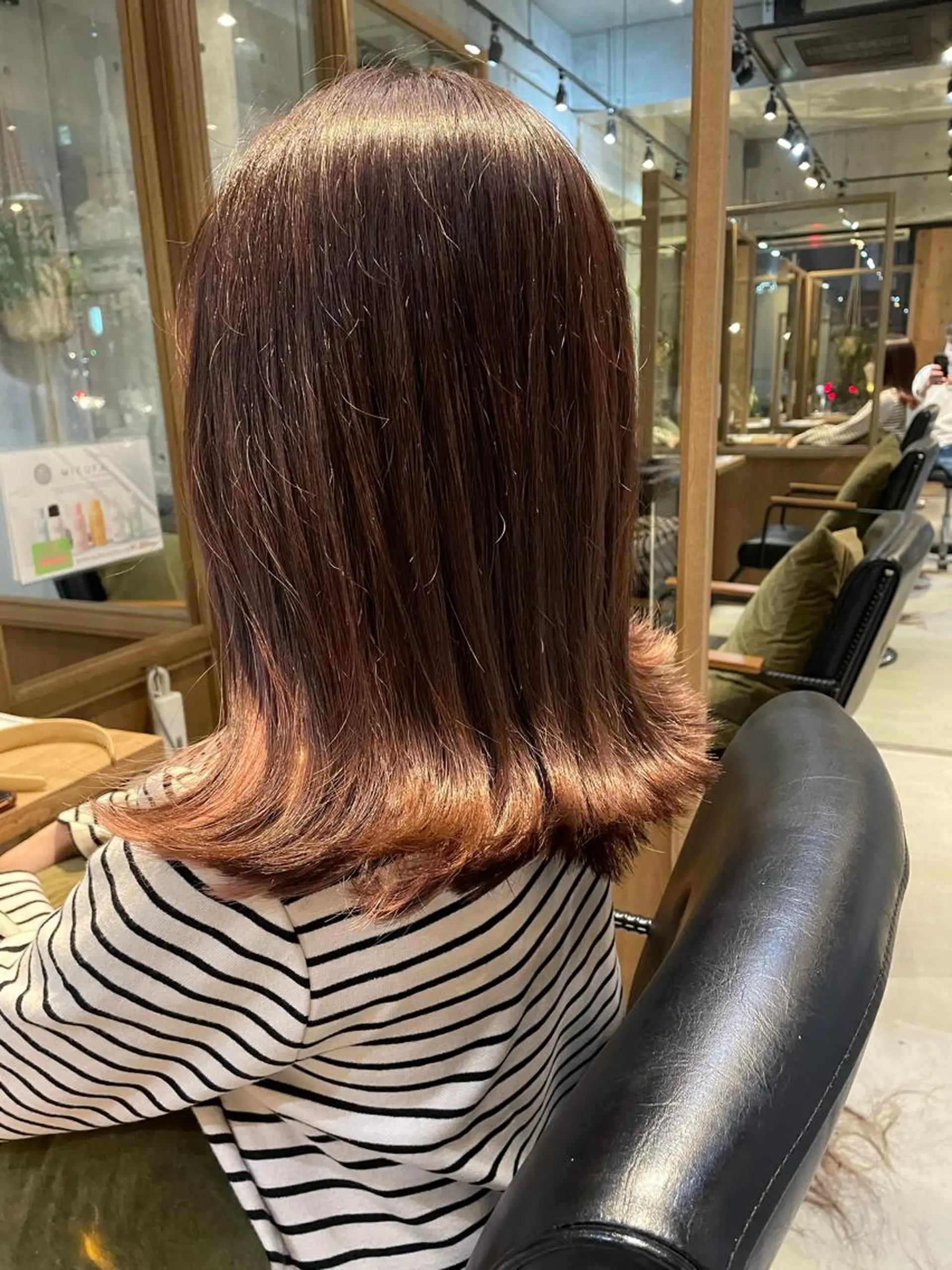 ミディアム カット ヘアカラー トリートメント シンプル 美容室のヘアスタイル
