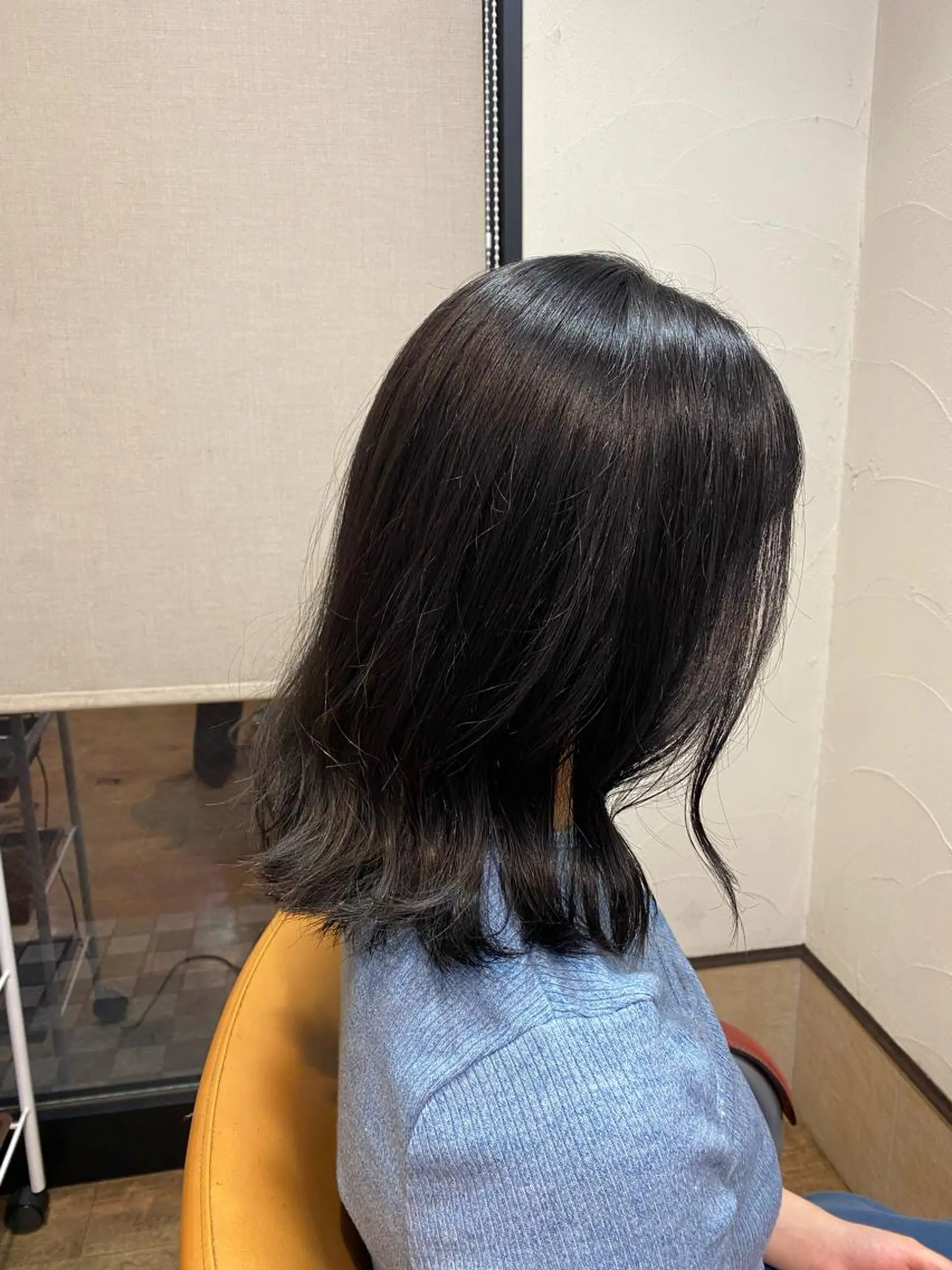 ミディアム カラー 黒髪 ブリーチ ブルーカラー 透明感カラー サプリームヘア 飯田みち瑠のヘアスタイル