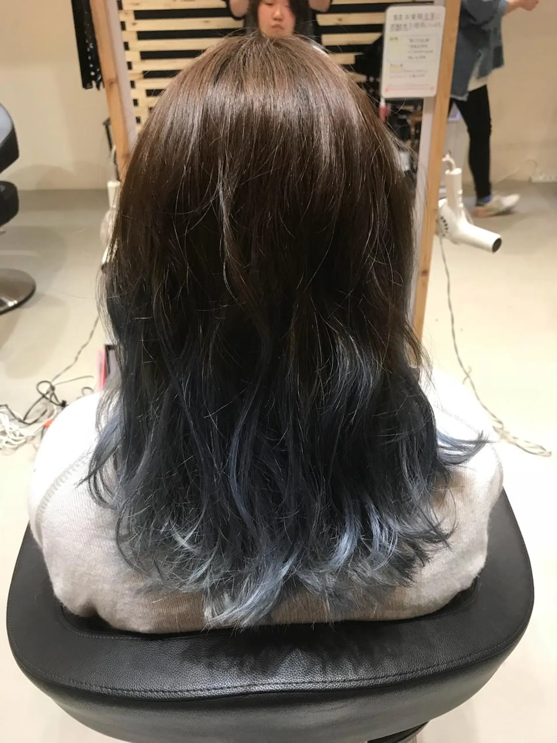 ミディアム カラー ブルーカラー ブルージュ グラデーションカラー シルバー ヘアカラー 大久保 隆蔵のヘアスタイル