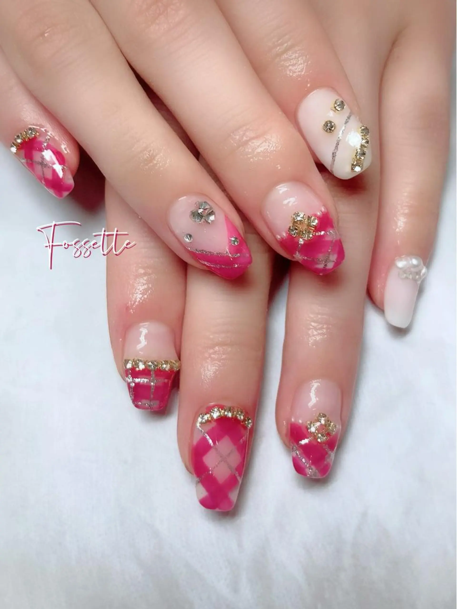 ネイル フレンチネイル キラキラネイル ストーンネイル nailsalon Fossetteのネイルデザイン