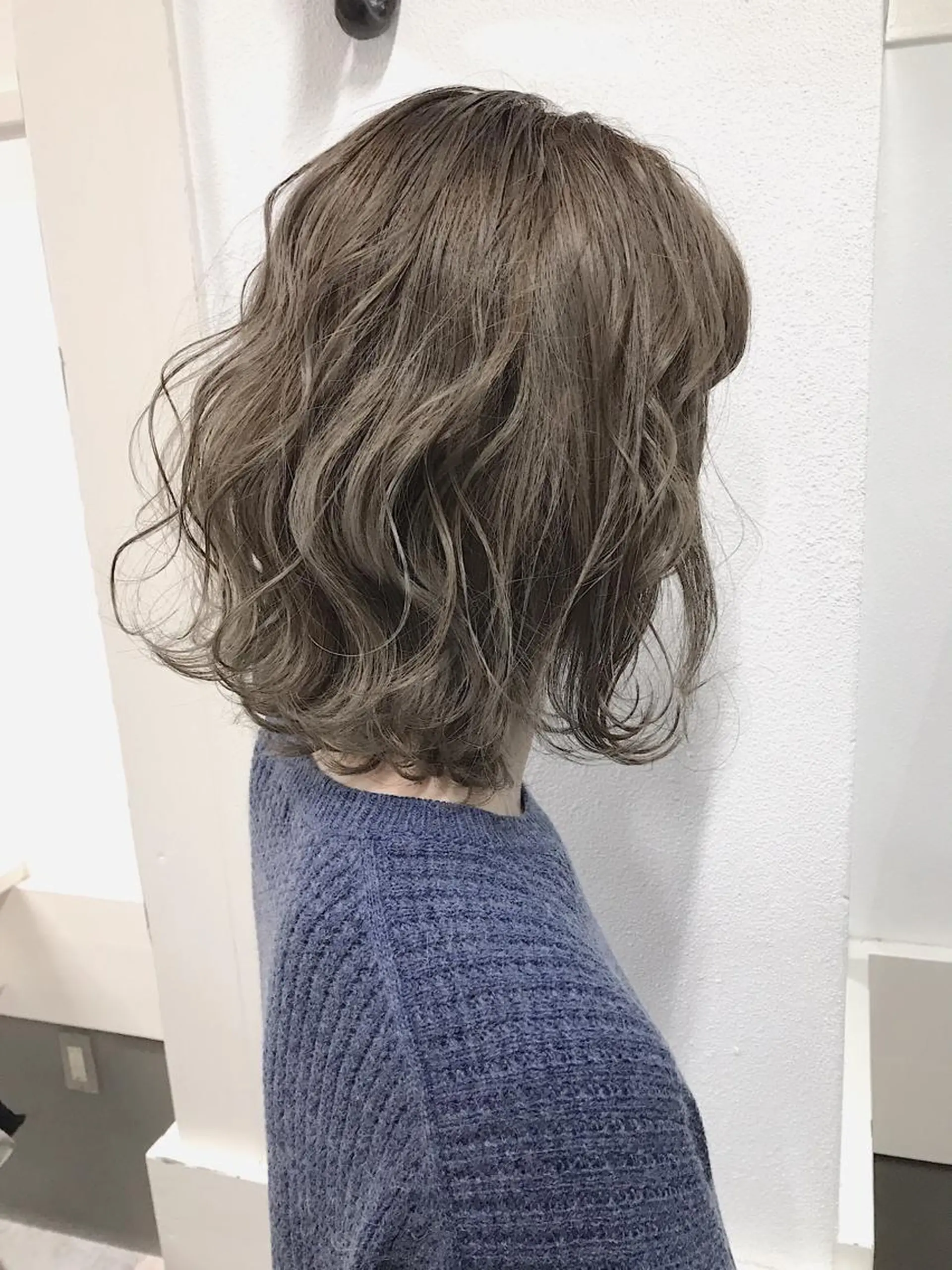ミディアム カラー アディクシーカラー グレージュ カット ヘアカラー トリートメント lani ブリーチ /ダブルカラーのヘアスタイル
