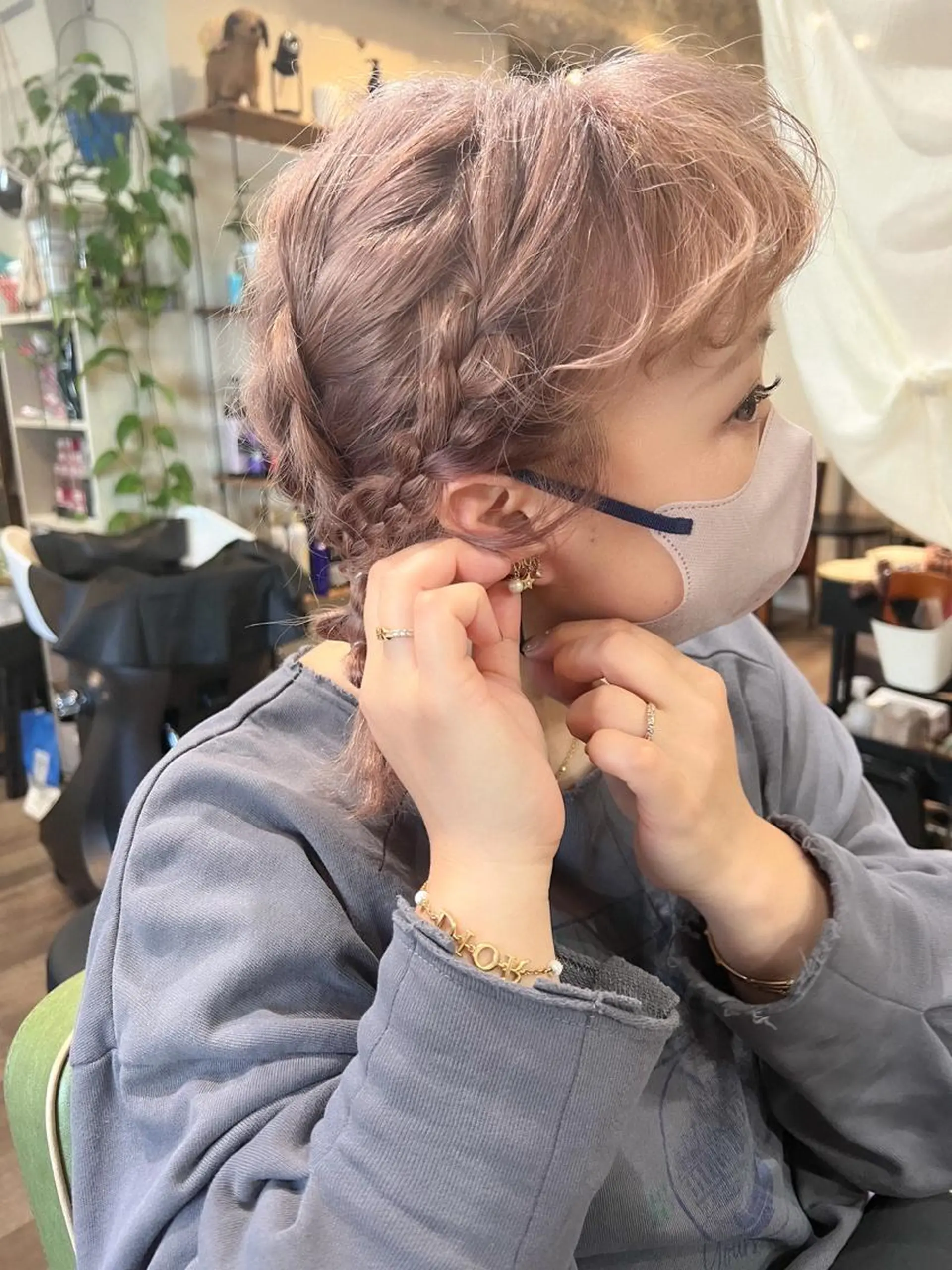 ミディアム カラー ヘアアレンジ ハイトーンカラー ヘアカラー カラーパティシエ facce🌼ikoのヘアスタイル