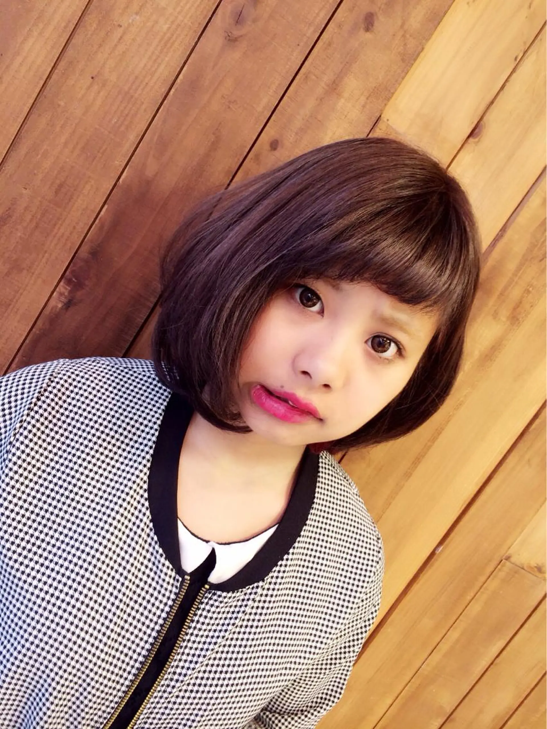 カラー アッシュ ボブ にった みずきのヘアスタイル