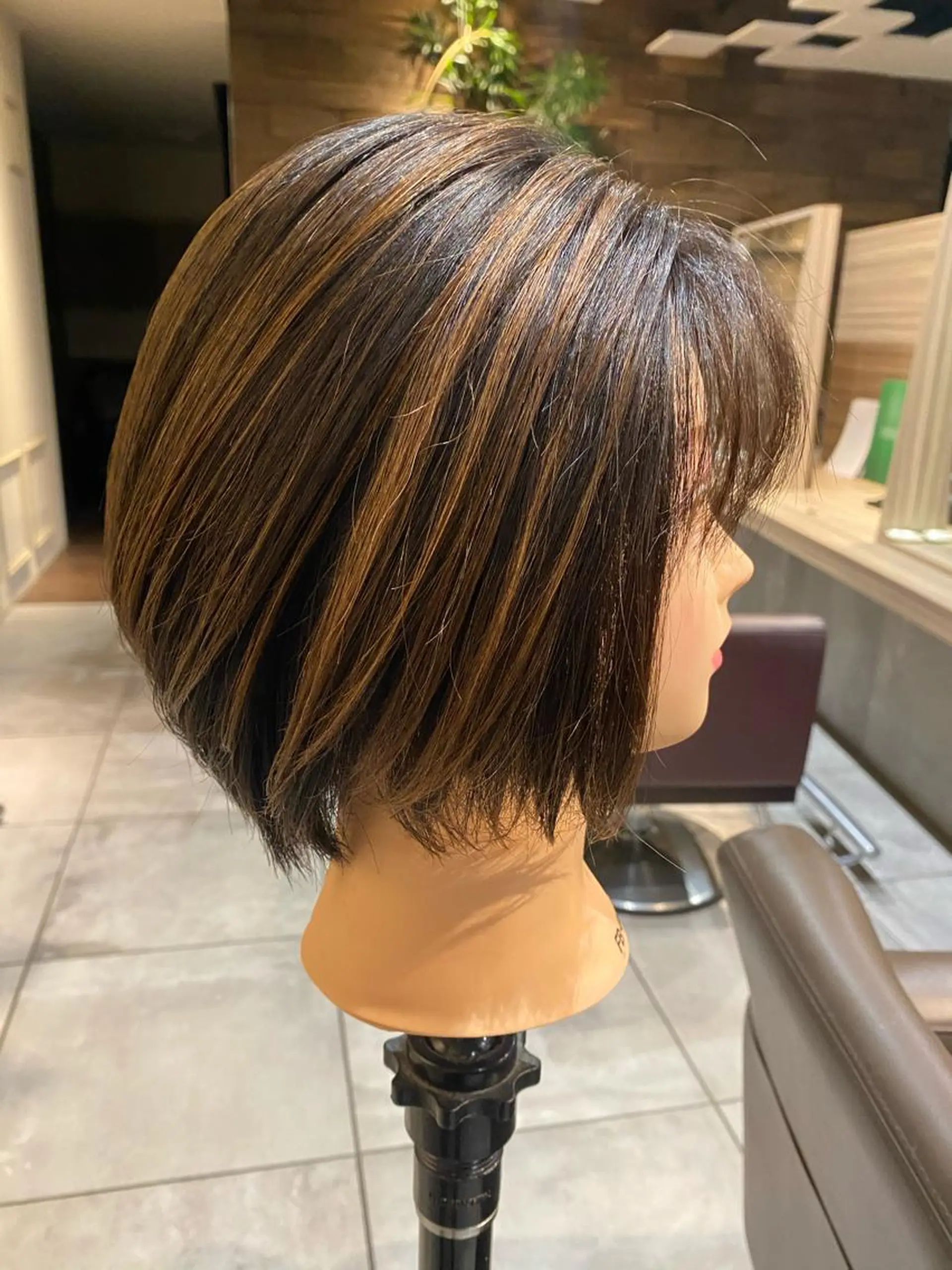 ショート カラー バレイヤージュ レイヤーカット ショートヘア ヘアカラー 川越 輝梨奈のヘアスタイル