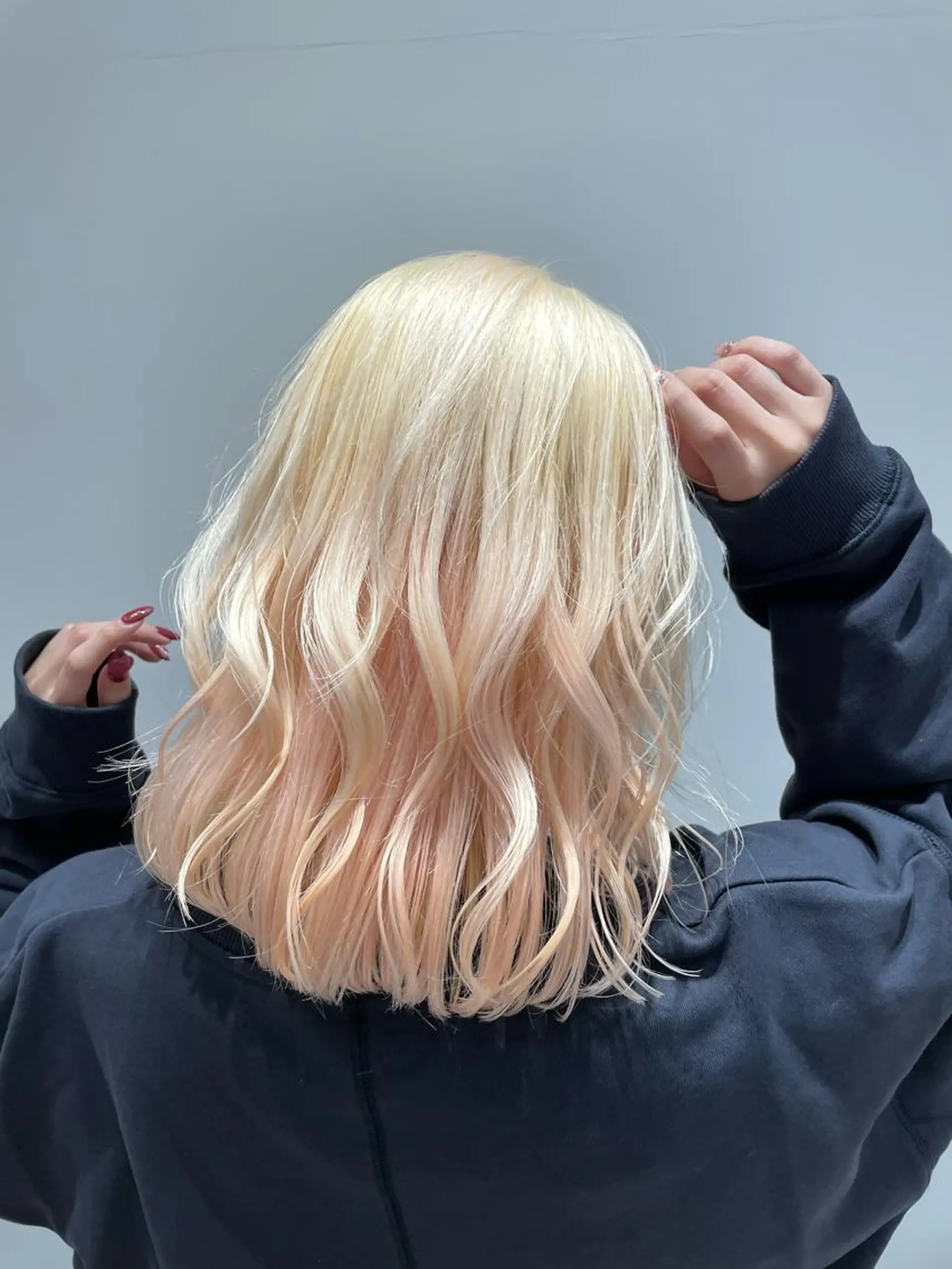 ショート カラー パーマ ヘアアレンジ 耳つぼ屋さん ‎🤍りりのヘアスタイル