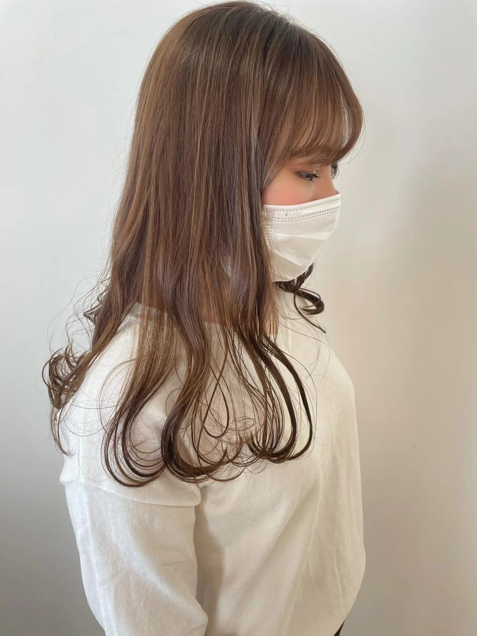 ロング カラー ヘアカラー 顔まわりカット✄ ベージュカラー🧸のヘアスタイル