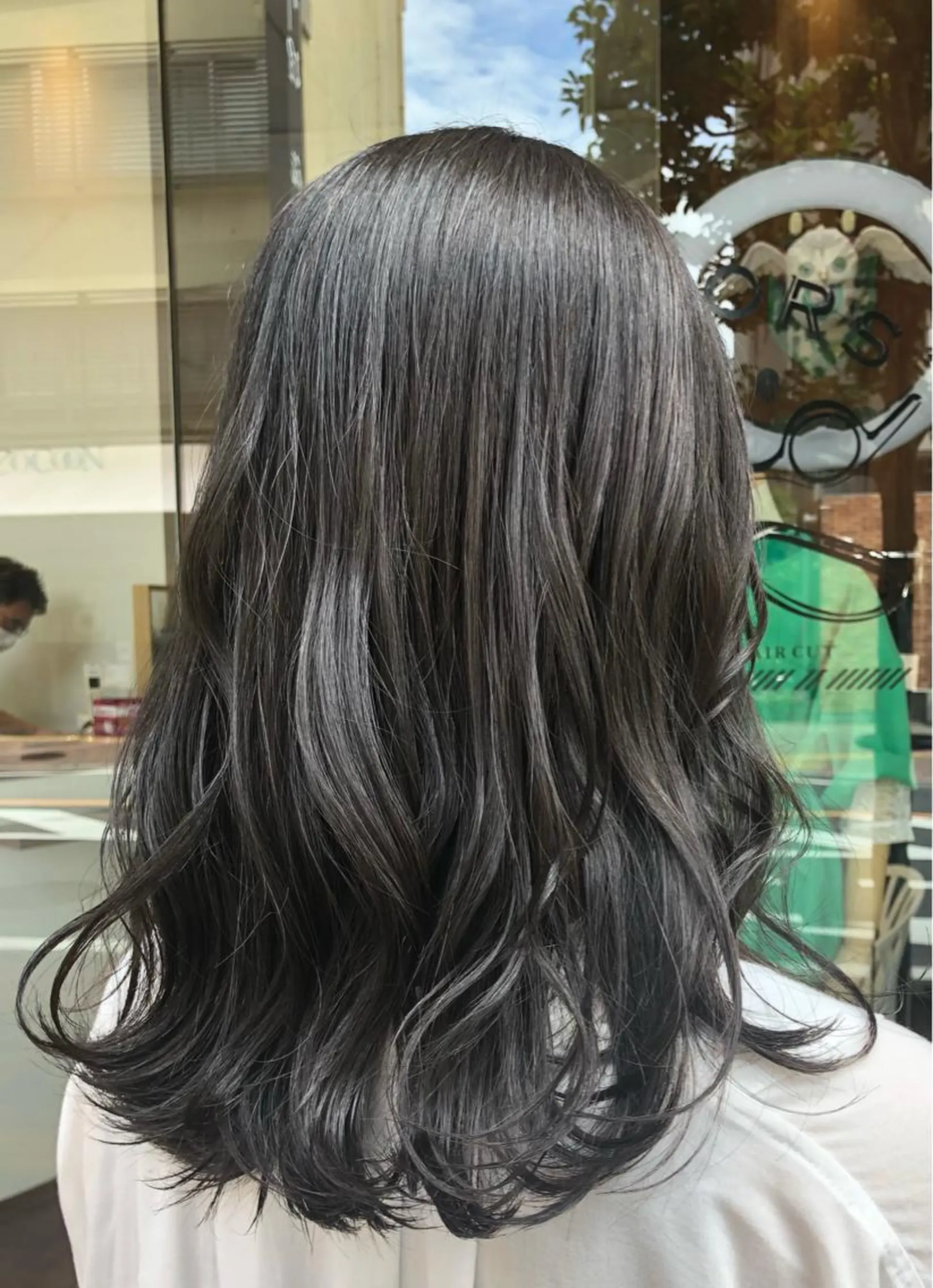 セミロング カラー ダークグレー ヘアカラー トリートメント CoCooN minamiのヘアスタイル