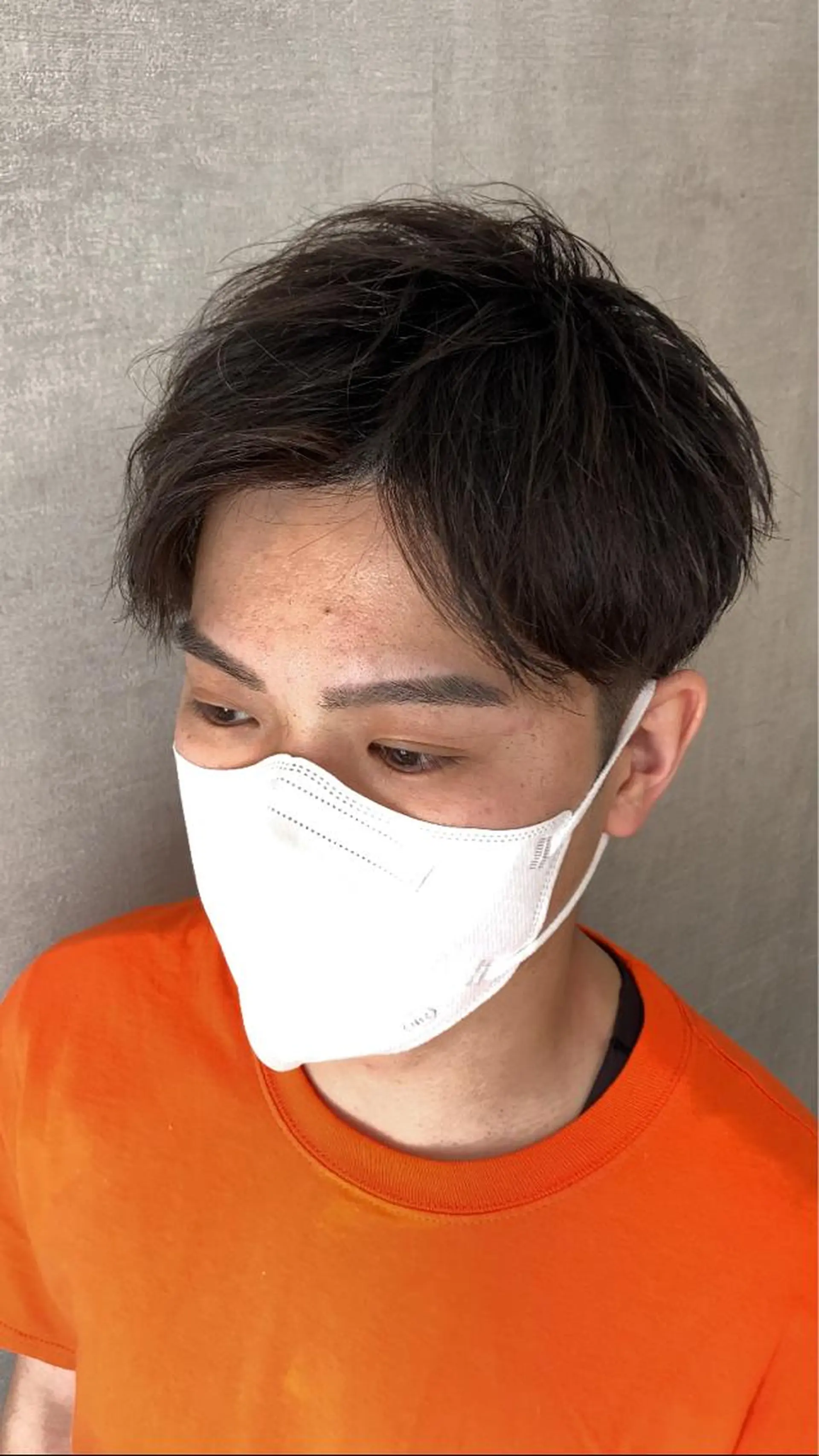 ミディアム メンズ ミディアムパーマ メンズパーマ 波巻きパーマ 眉カット 完全個室マンツーマン メンズサロン草野貴樹のヘアスタイル