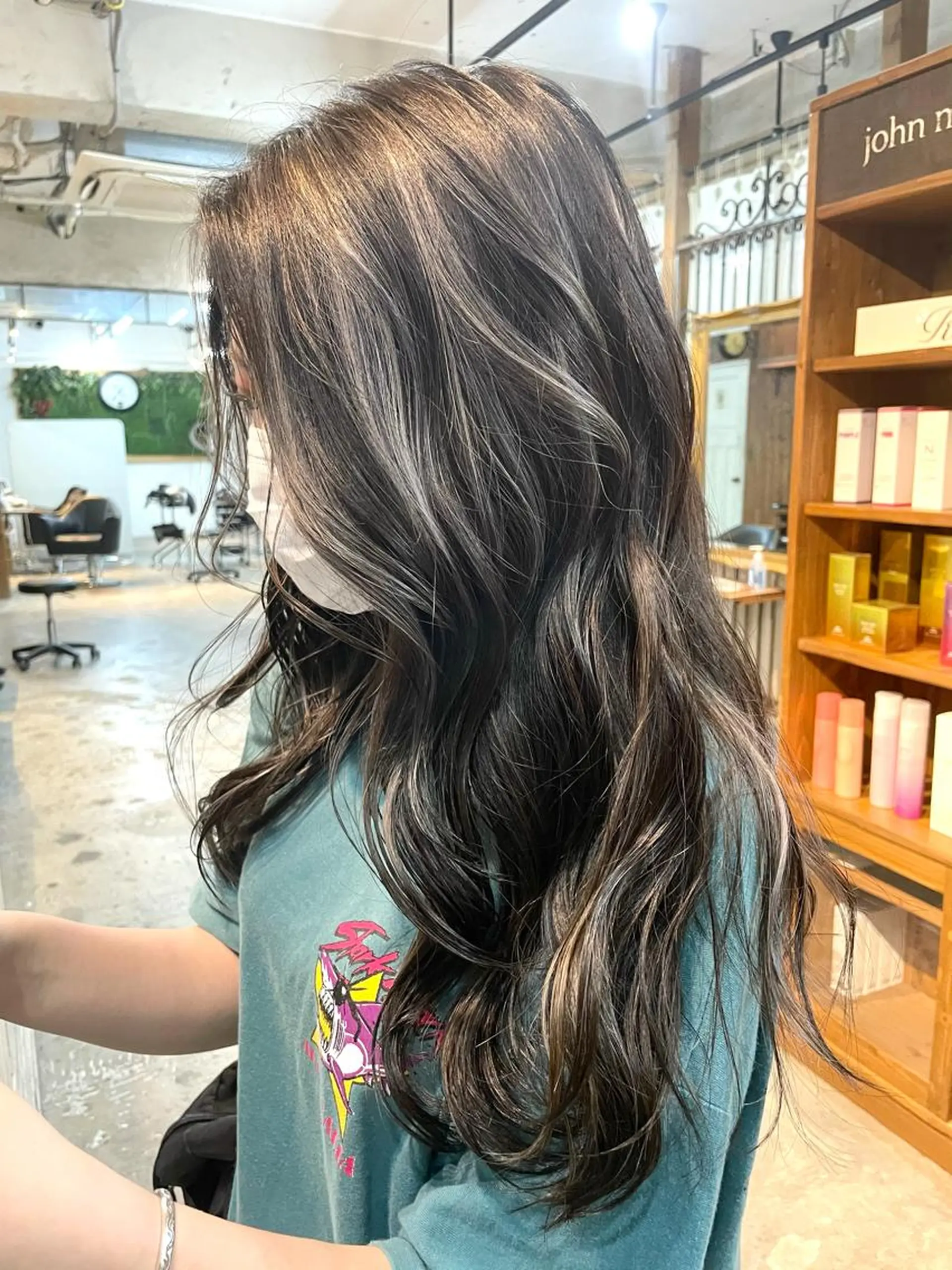 ロング 白いハイライト🤍 タナカリョウスケのヘアスタイル