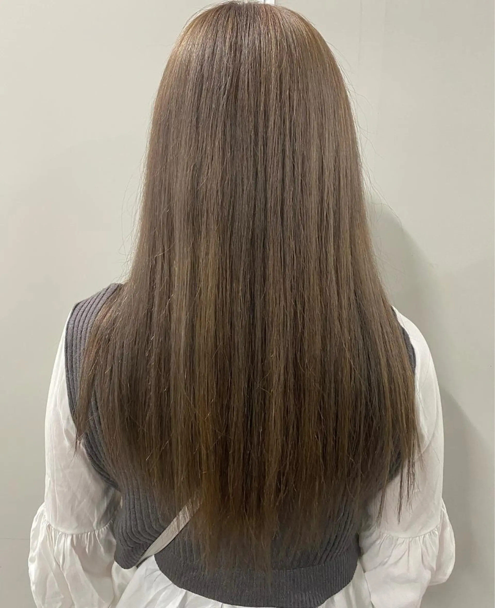 ロング カラー mina .のヘアスタイル