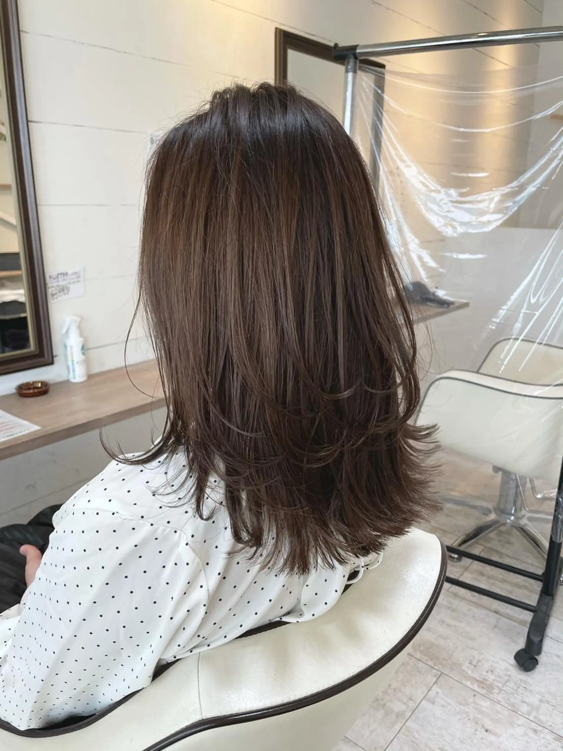 セミロング esse大阪茶屋町店所属・レイヤーカット 新井田陽寿のヘアスタイル