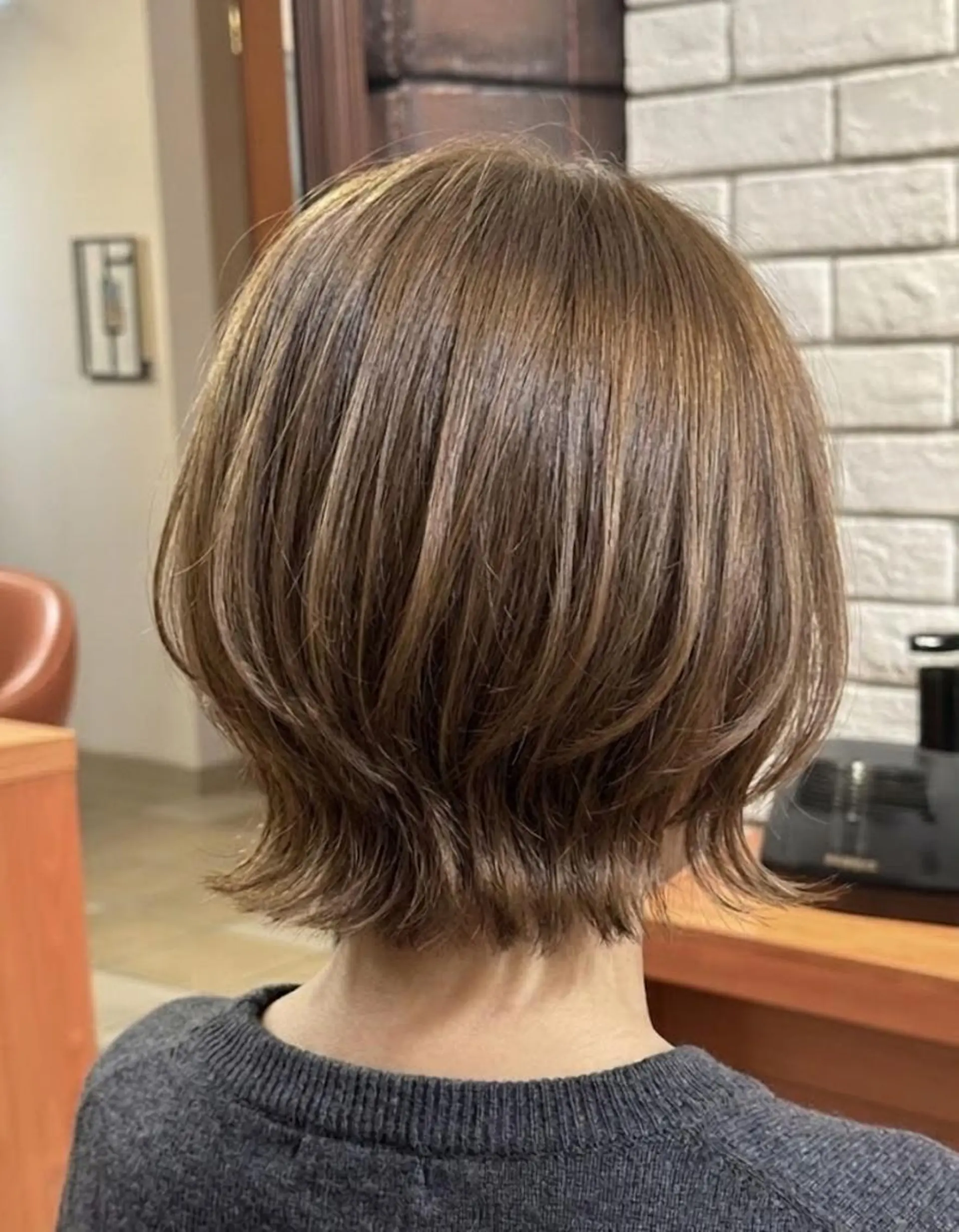 ミディアム ボブ くびれヘア ハイライト レイヤーカット 小顔カット flencia 丸 和博｜カットのヘアスタイル