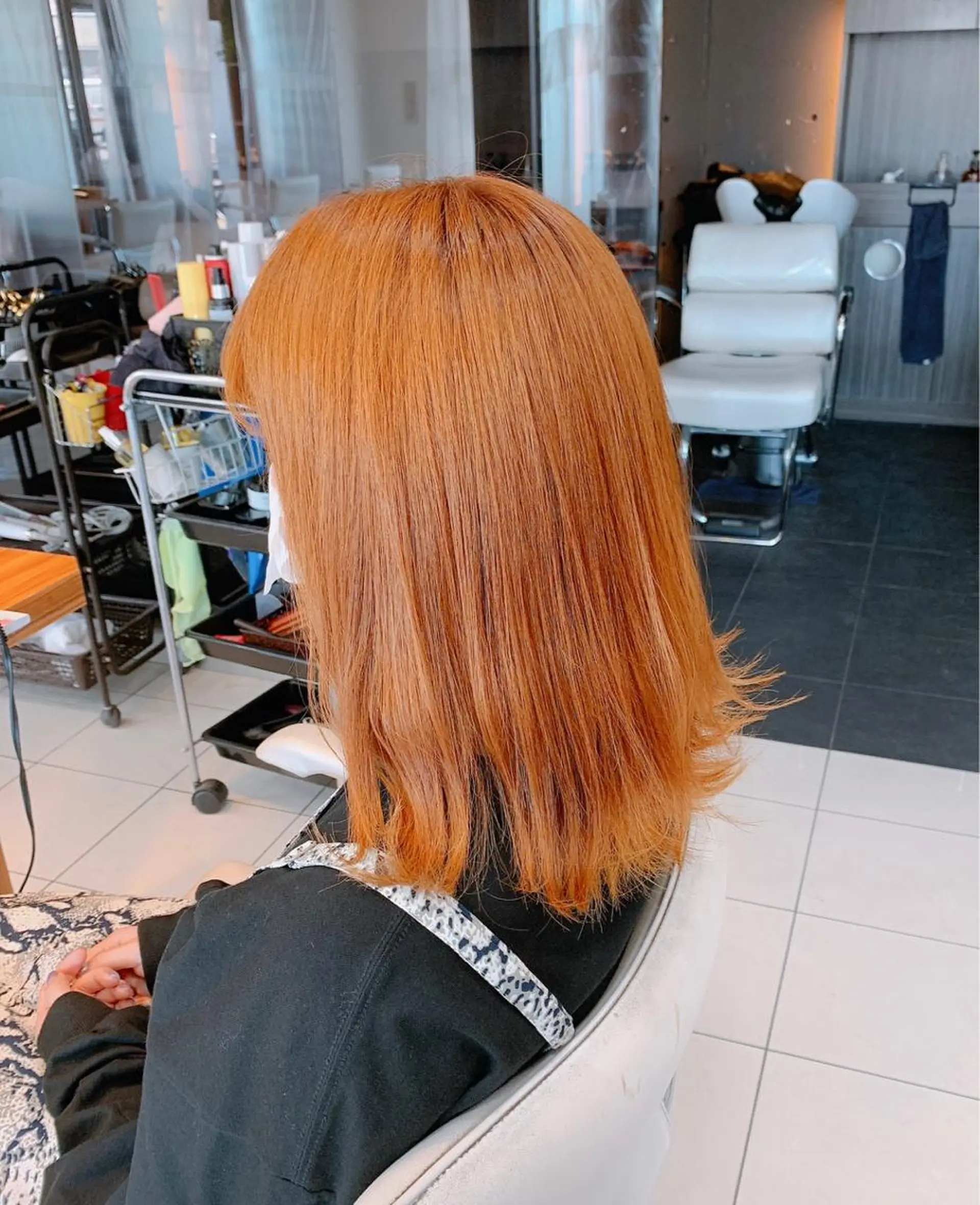 セミロング カラー ブリーチ 脱白髪染め美容師 竹内涼乃のヘアスタイル