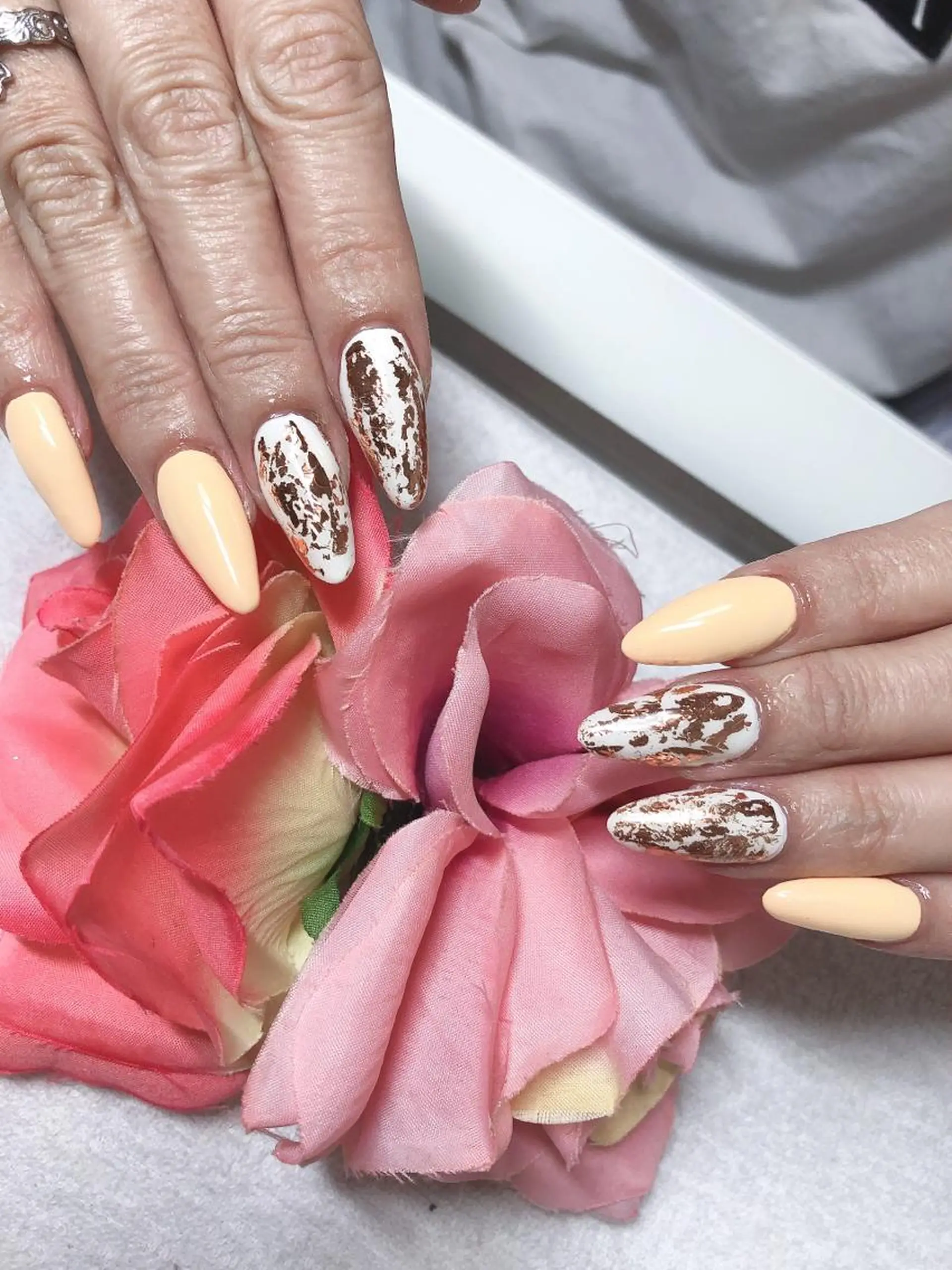 ミディアム ネイル ハンドネイル 《LB》ラブリエ Nail&eyeのマツエク・マツパデザイン