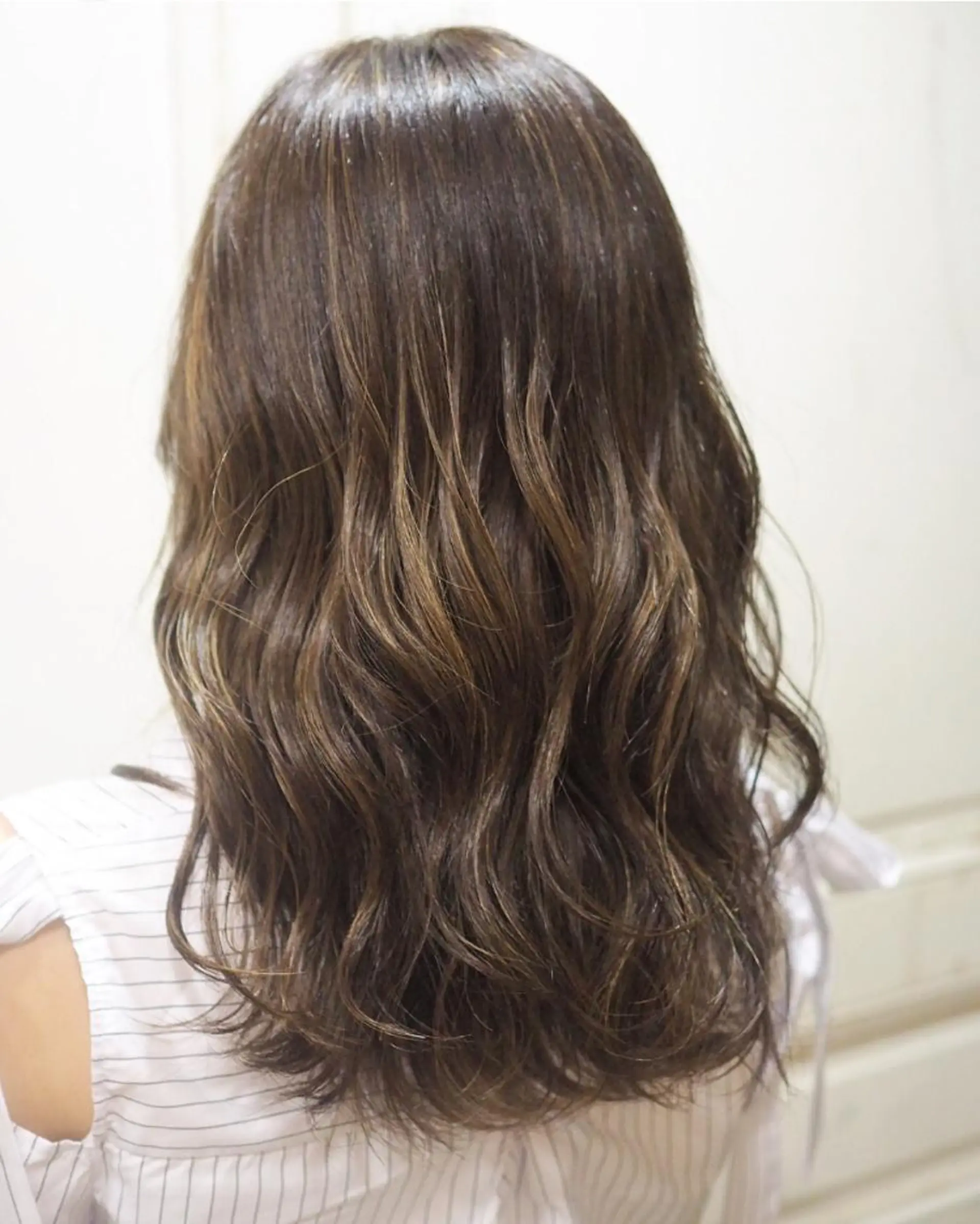 ミディアム カット ヘアカラー トリートメント 難波 茜のヘアスタイル