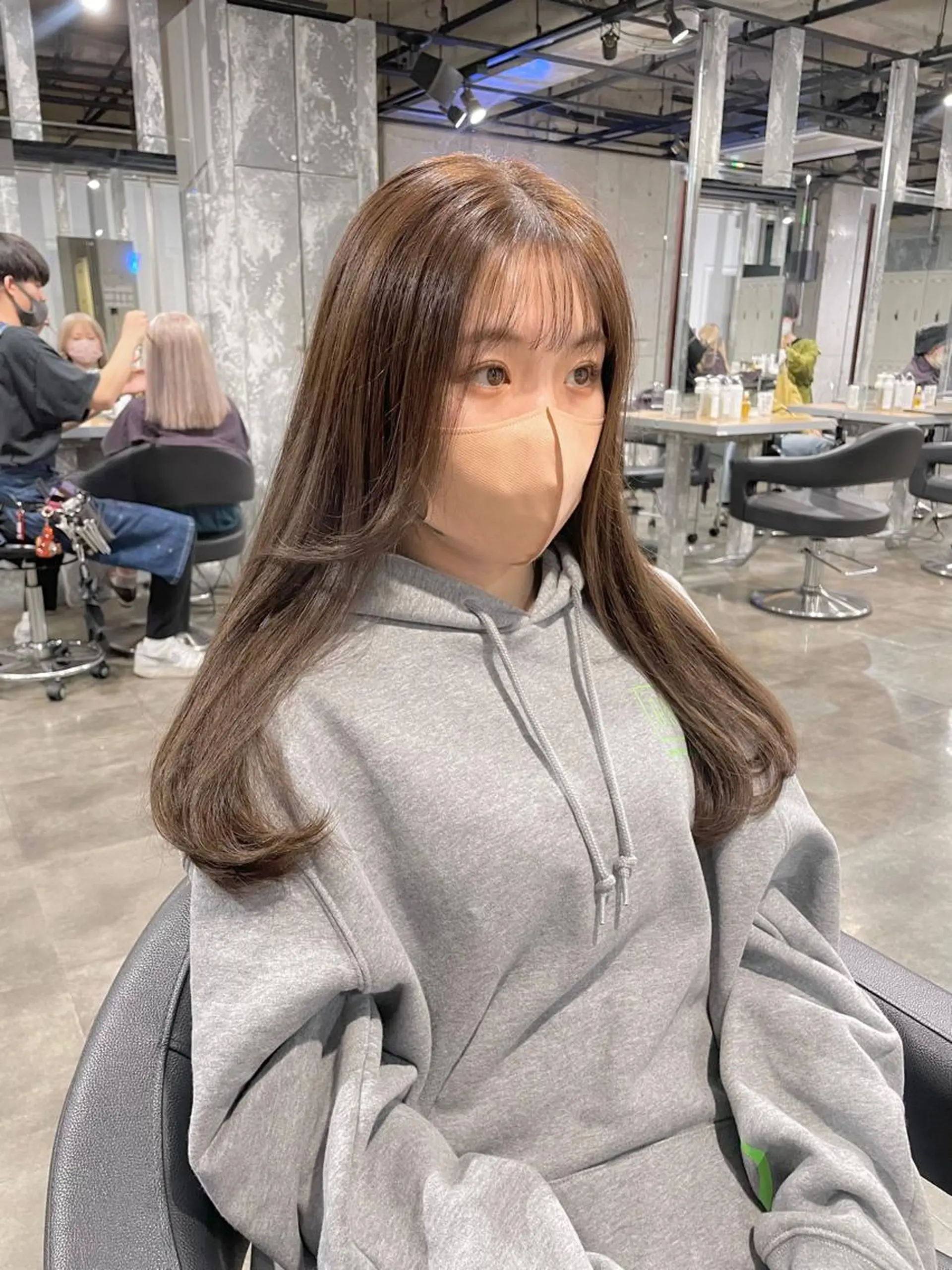 ロング カラー パーマ ヘアアレンジ メンズ キッズ ネイル マツエク・マツパ アイブロウ ヘアカラー トリートメント ヘッドスパ 透明感カラー・レイヤ ー🎀amika🎀のヘアスタイル