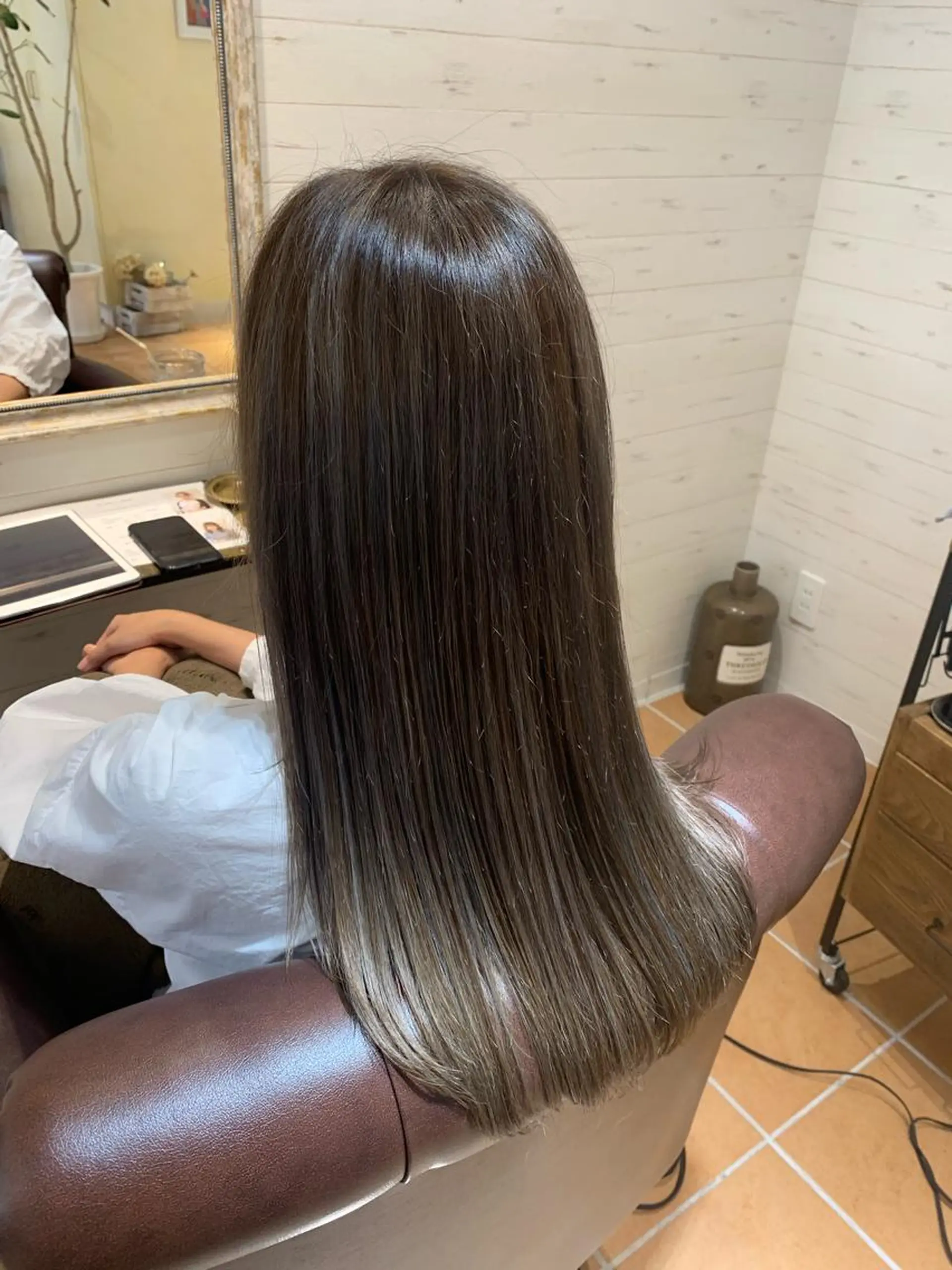 ロング カラー ヘアアレンジ ブルーカラー ブルージュ 透明感カラー グラデーションカラー グレージュ ヘアカラー トリートメント ✨艶髪✨透明感✨ 山内大樹のヘアスタイル