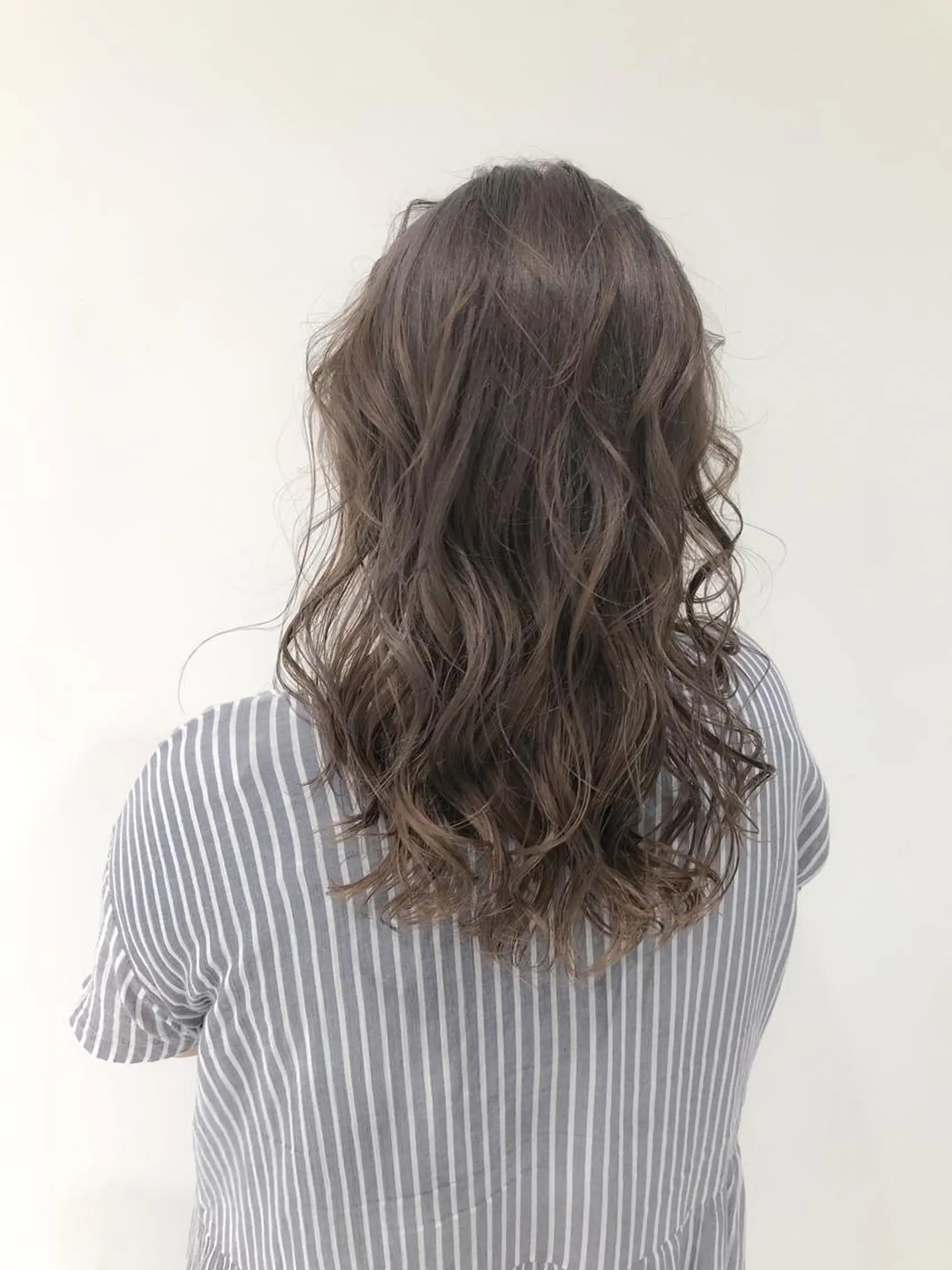 セミロング カラー パーマ ヘアアレンジ ベージュカラー ミルクティーベージュ 特別モデル価格 タカシマイッセイのヘアスタイル