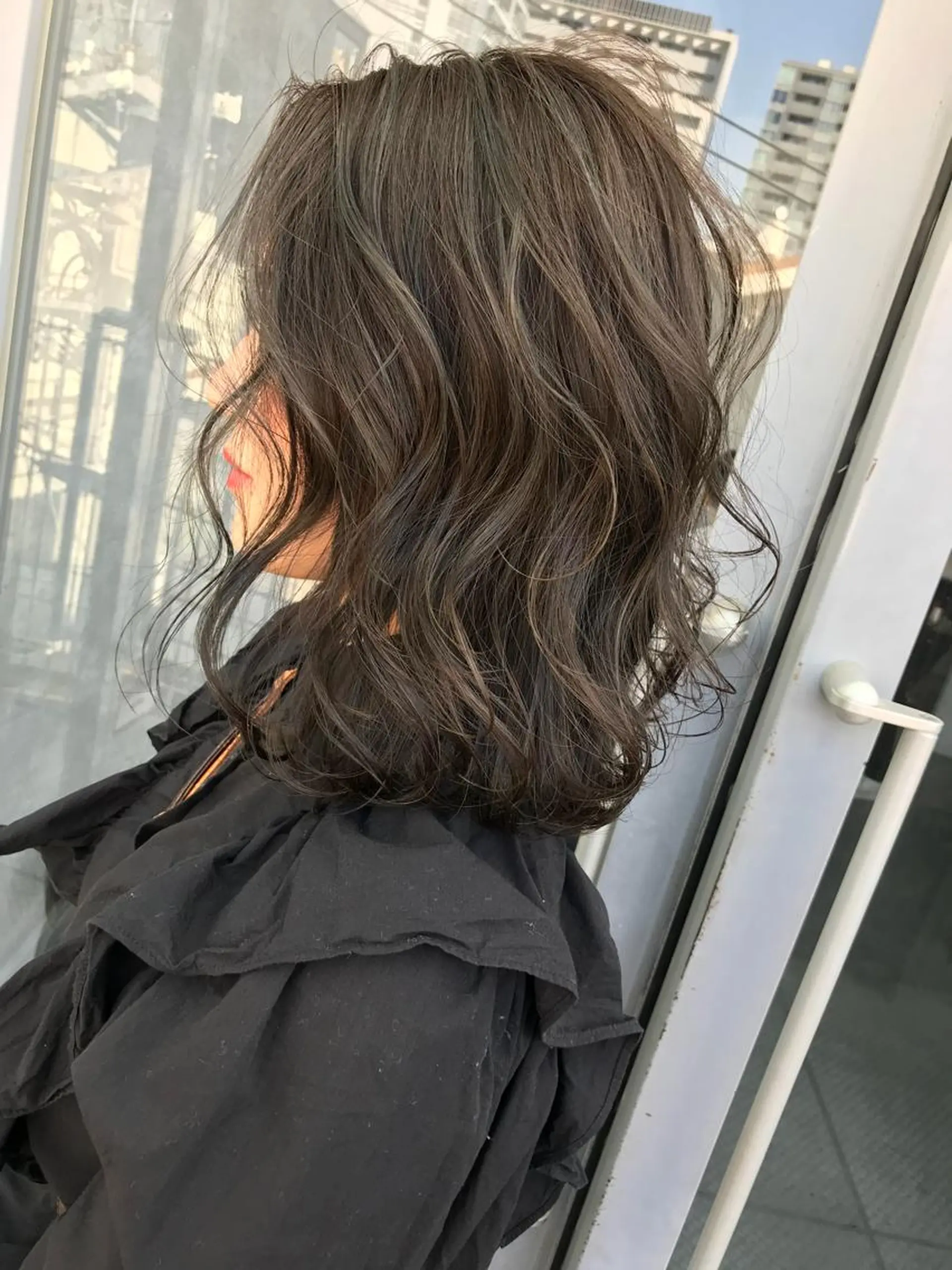 ミディアム カラー グレージュ カーキグレージュ TOMOYA/ ショート、レイヤーのヘアスタイル