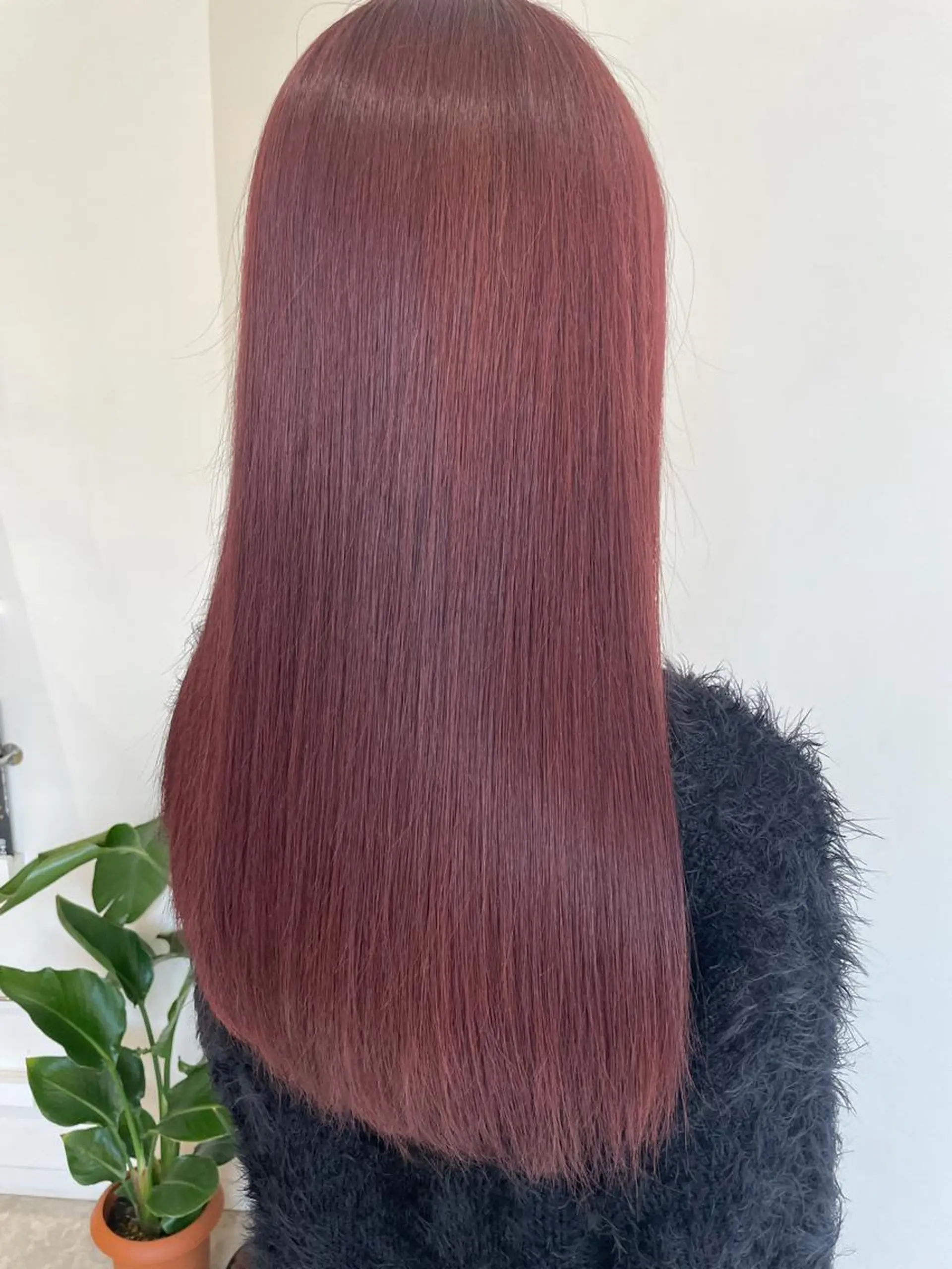 ロング カラー ピンクカラー レッドカラー ヘアカラー トリートメント Rina  のヘアスタイル