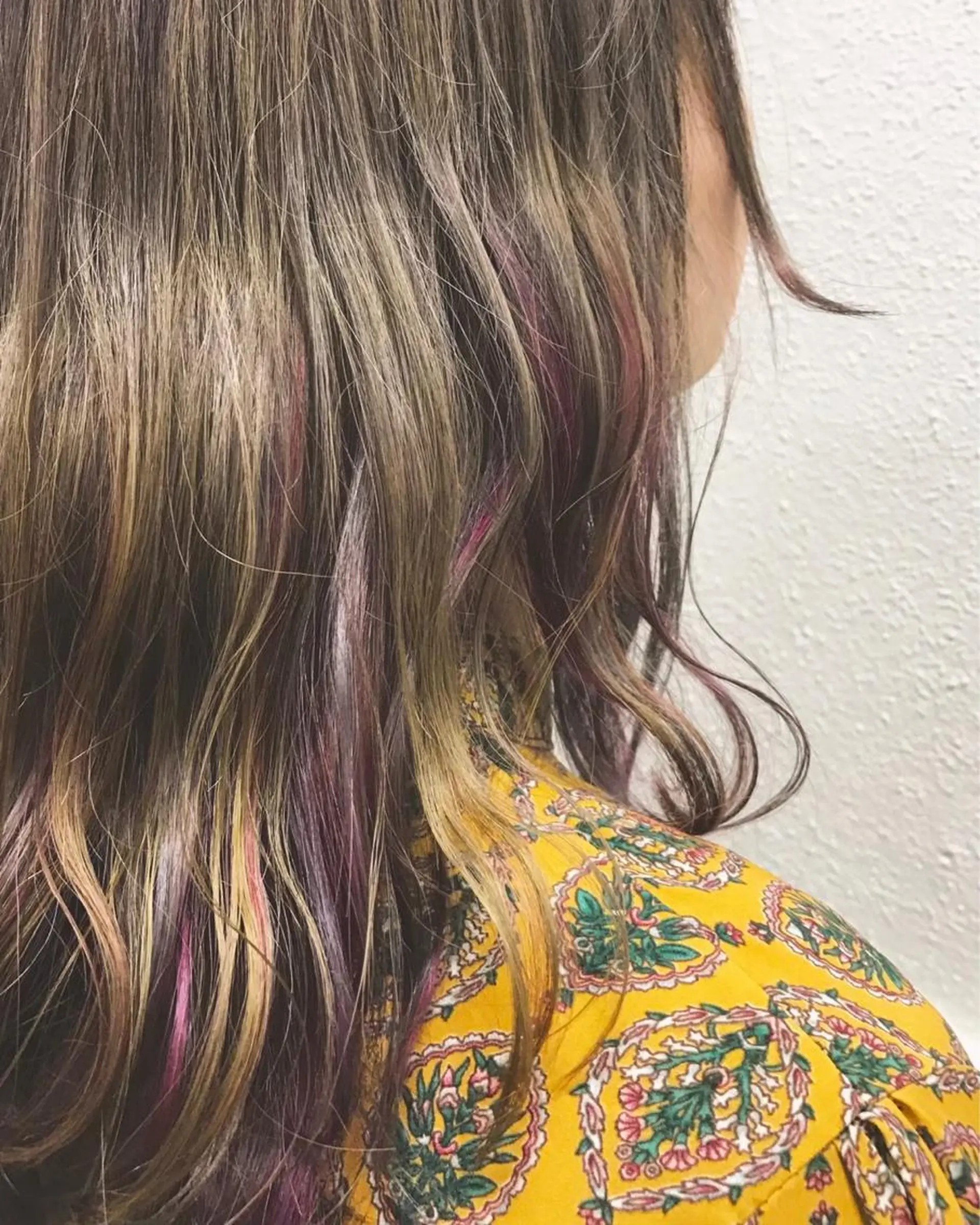 セミロング カラー インナーカラー にった みずきのヘアスタイル