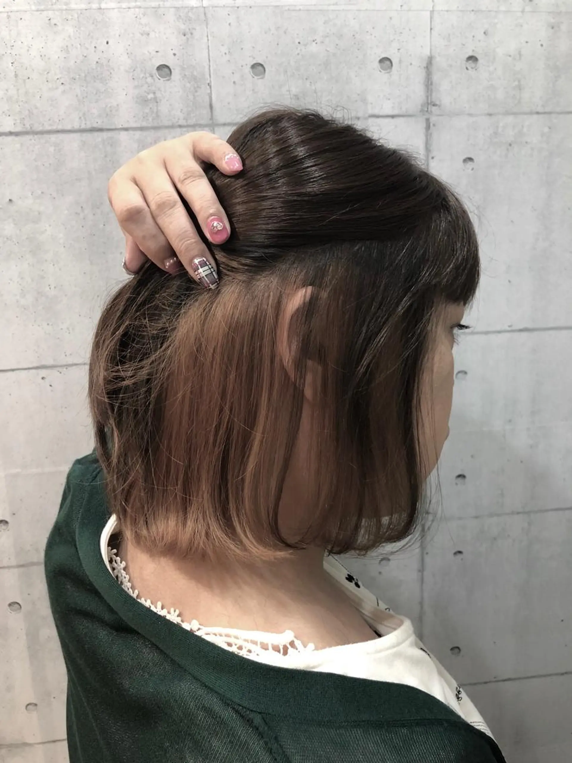 ミディアム カラー ブリーチ グレージュ 金沢 広美のヘアスタイル