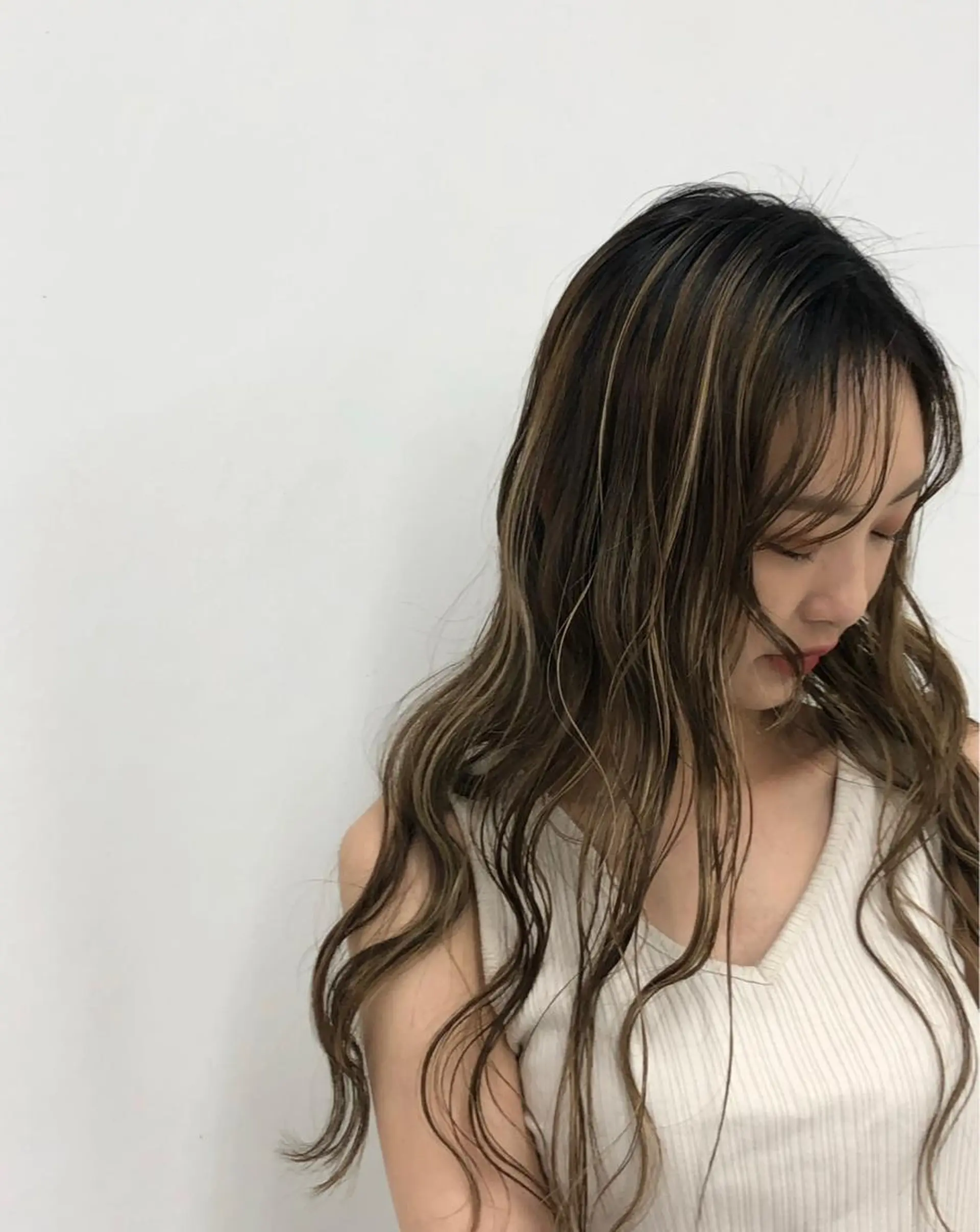 カラー 藤井 美歩/赤髪のヘアスタイル