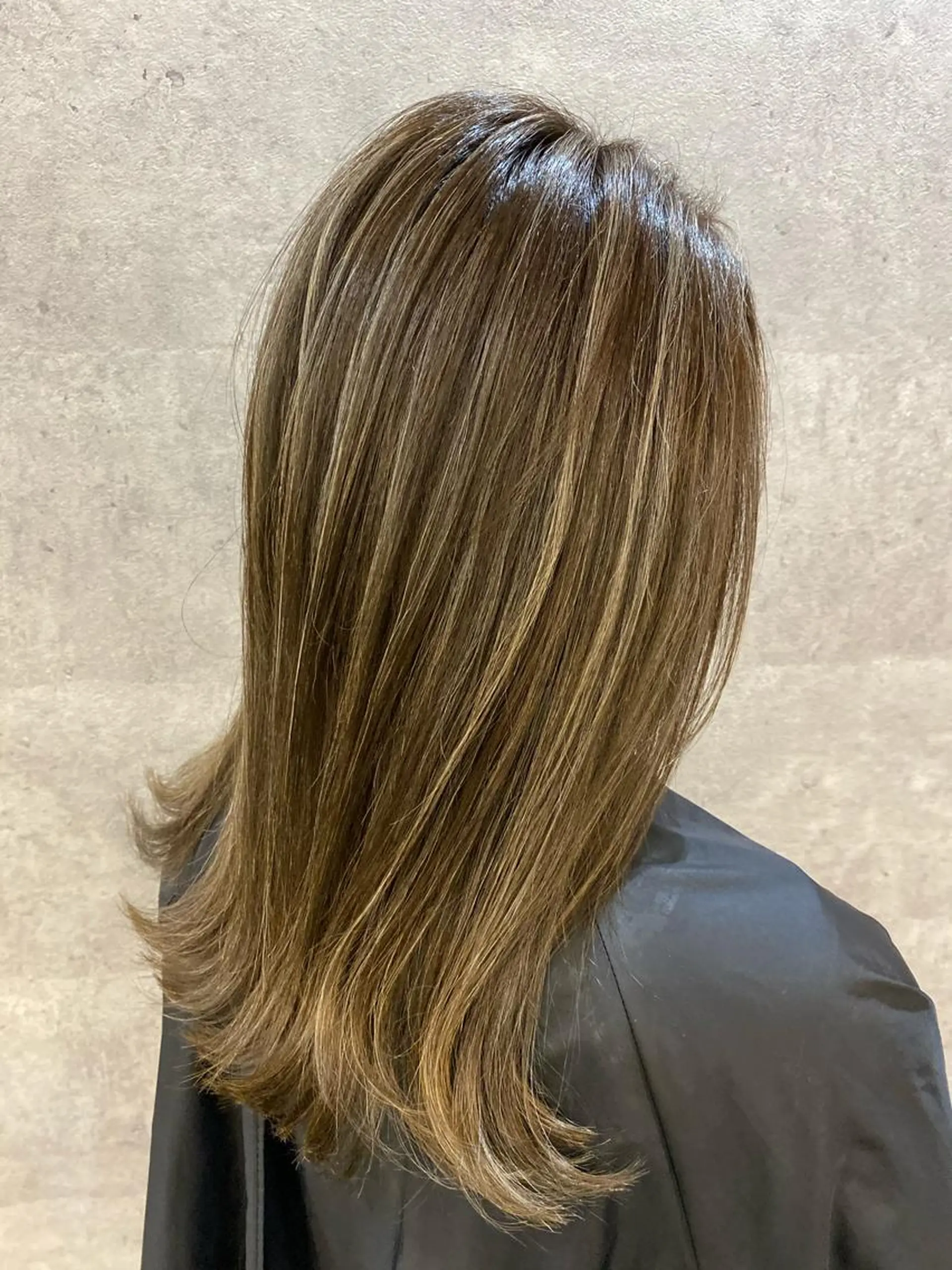 セミロング アッシュ ヘアカラー トリートメント KYOKO 【Bear】のヘアスタイル