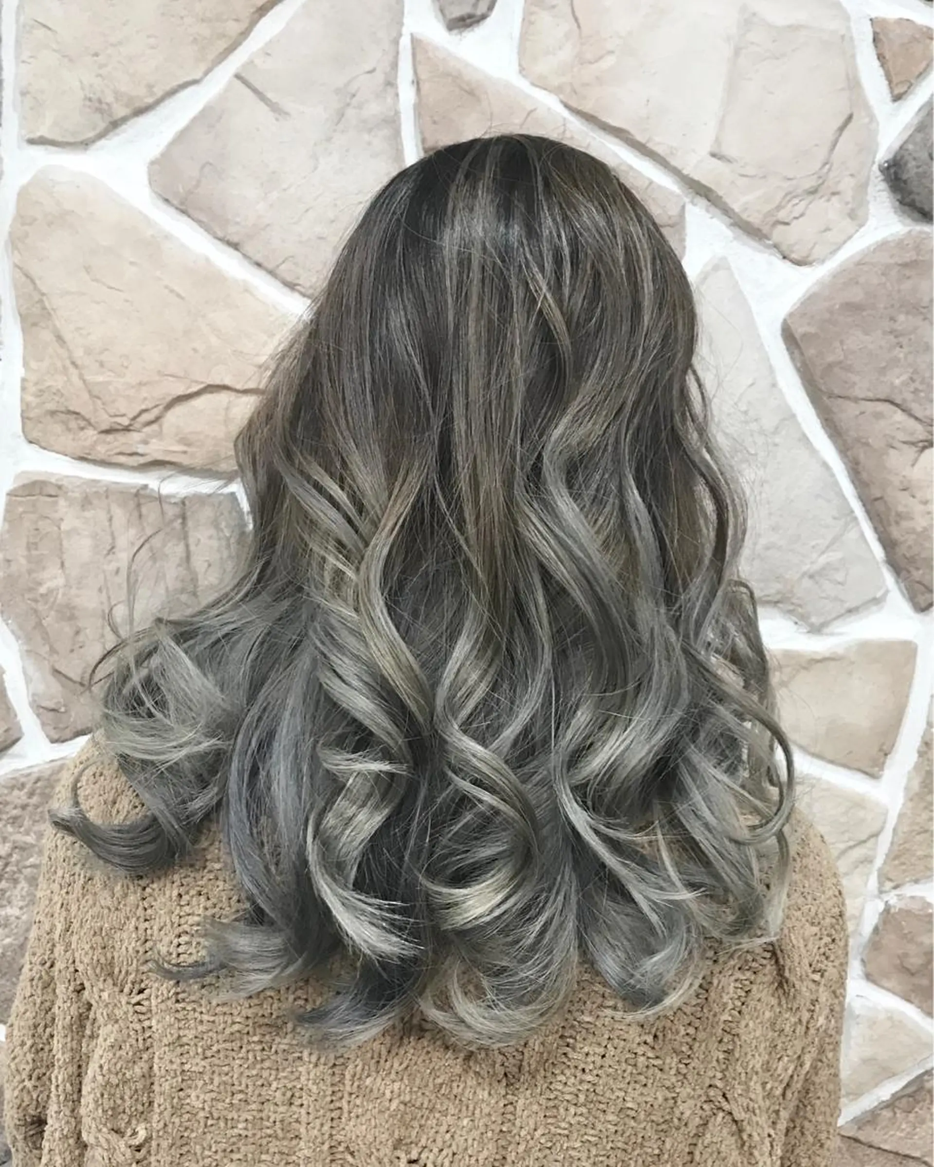 セミロング カラー グラデーションカラー エリアNo.1カラー ⭐️hikaru⭐️のヘアスタイル