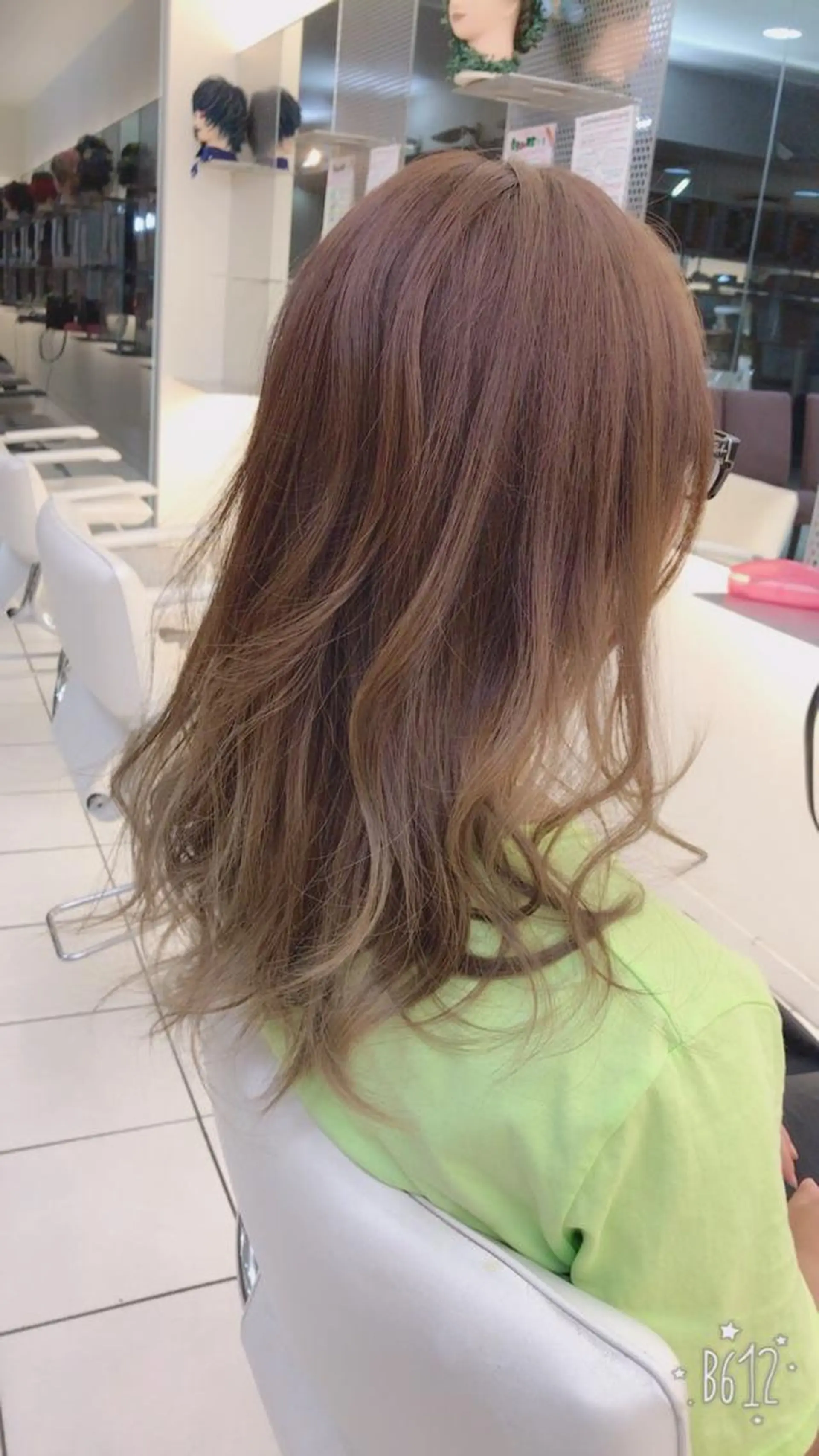 ロング カラー デザインカラー グラデーションカラー グレージュ レイヤーカット 相武台ショート特化 💐川崎希💐のヘアスタイル