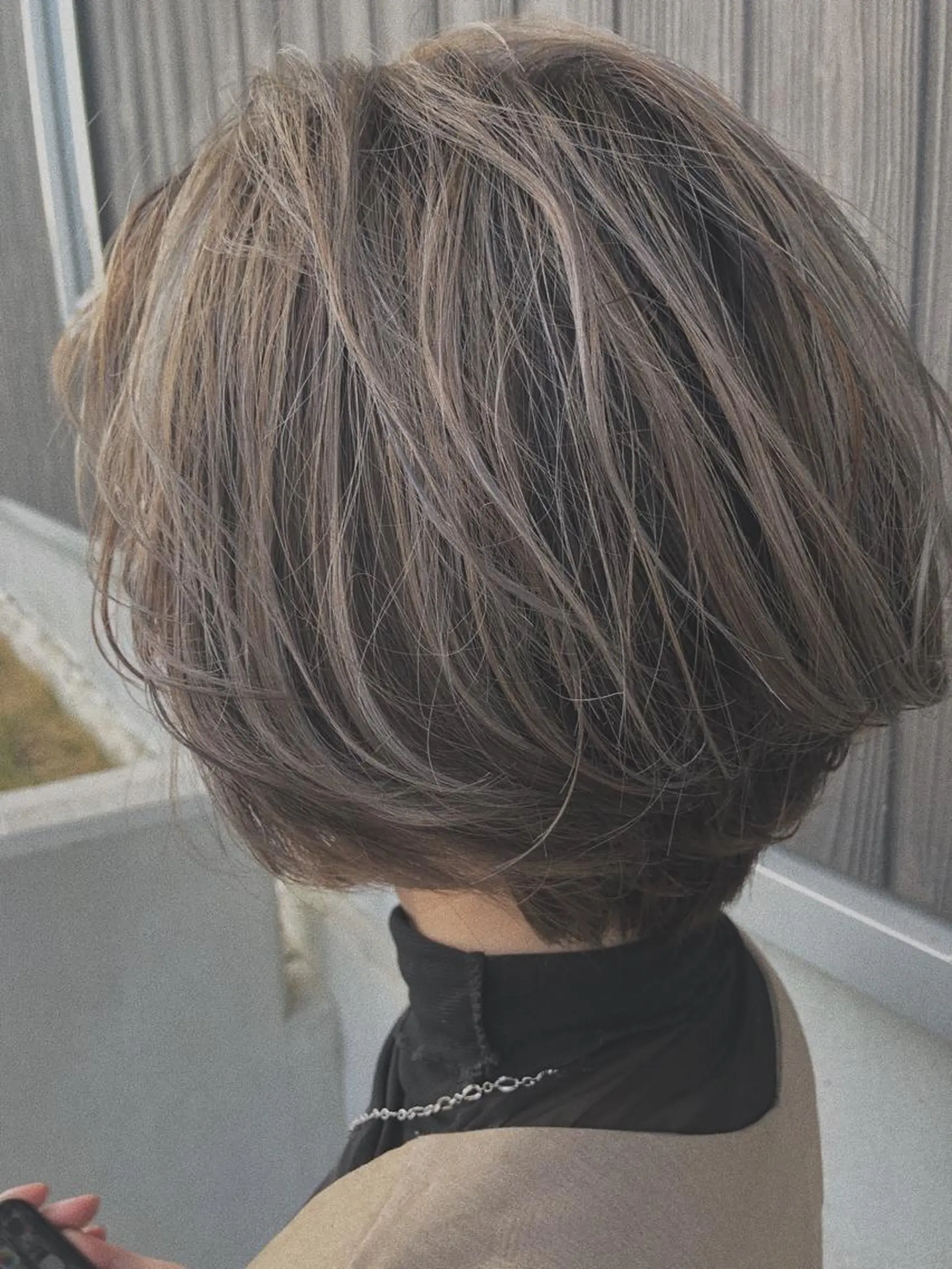 ショート カラー ブリーチ グレージュ ハイライトカラー ハイライト カット ヘアカラー トリートメント NAKAGAWA YUICHIのヘアスタイル