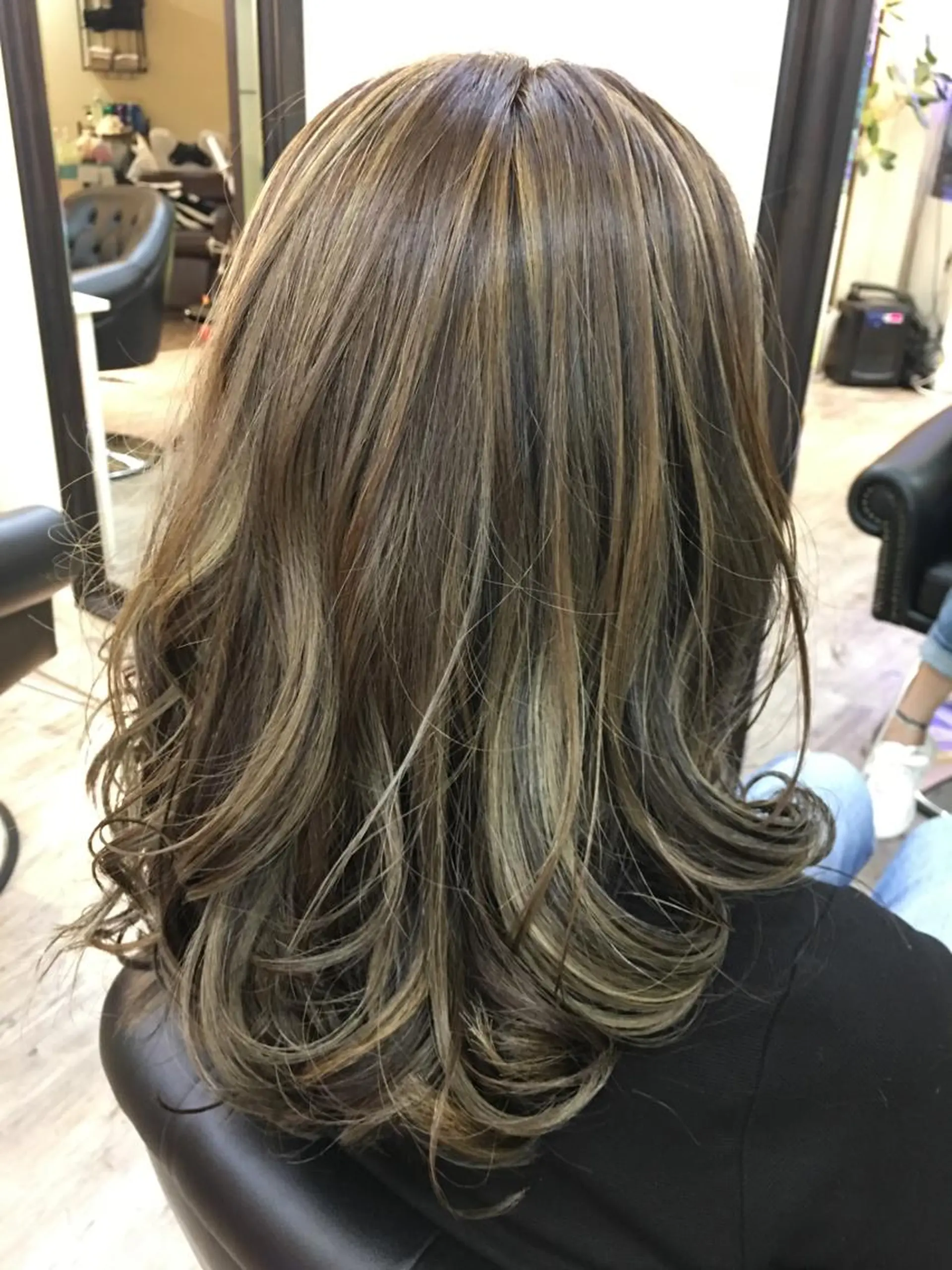 セミロング カラー 鶴見 和美のヘアスタイル