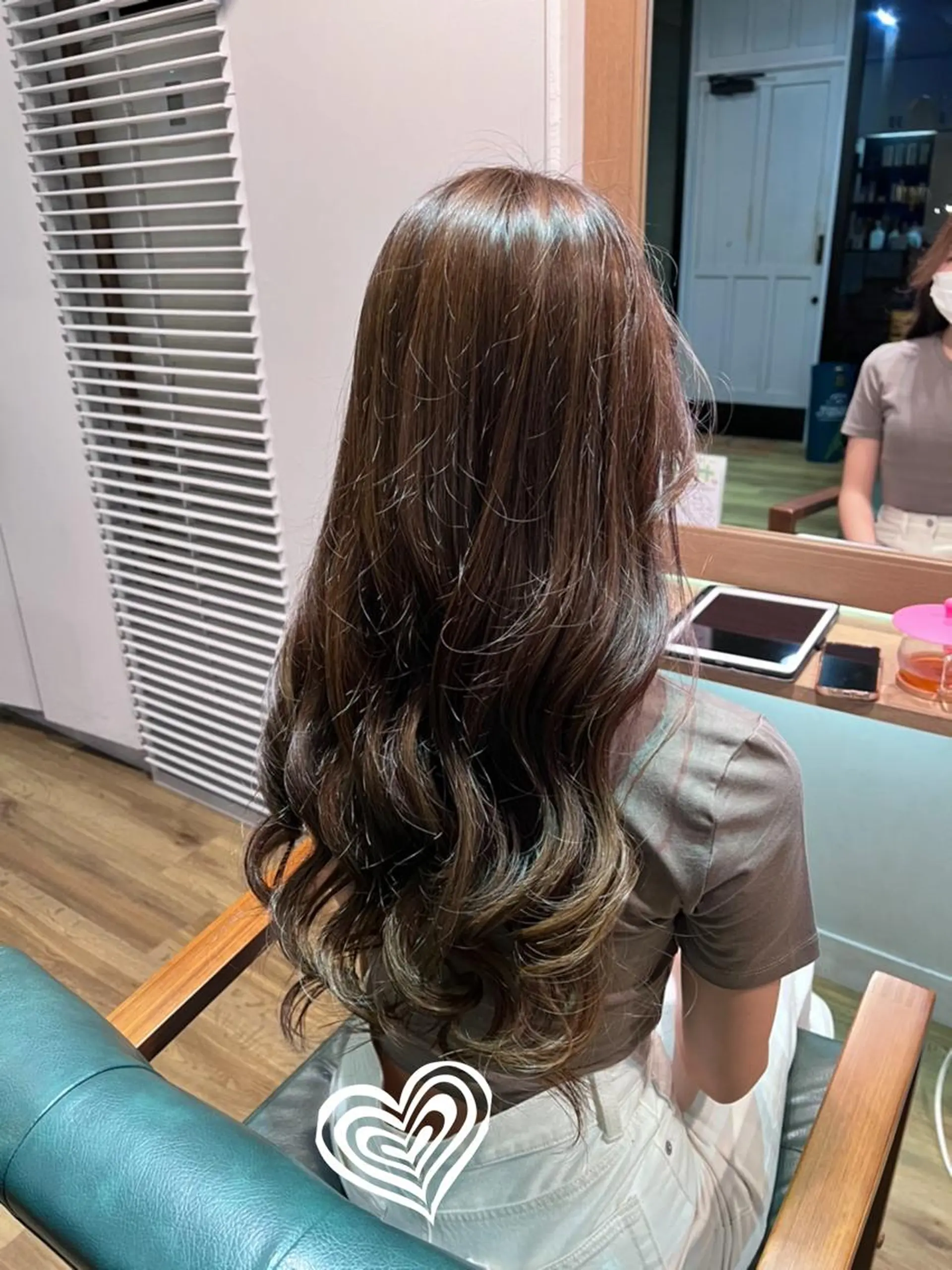 ロング カラー アッシュ ベージュカラー ヘアカラー トリートメント ツキダテ ユイのヘアスタイル