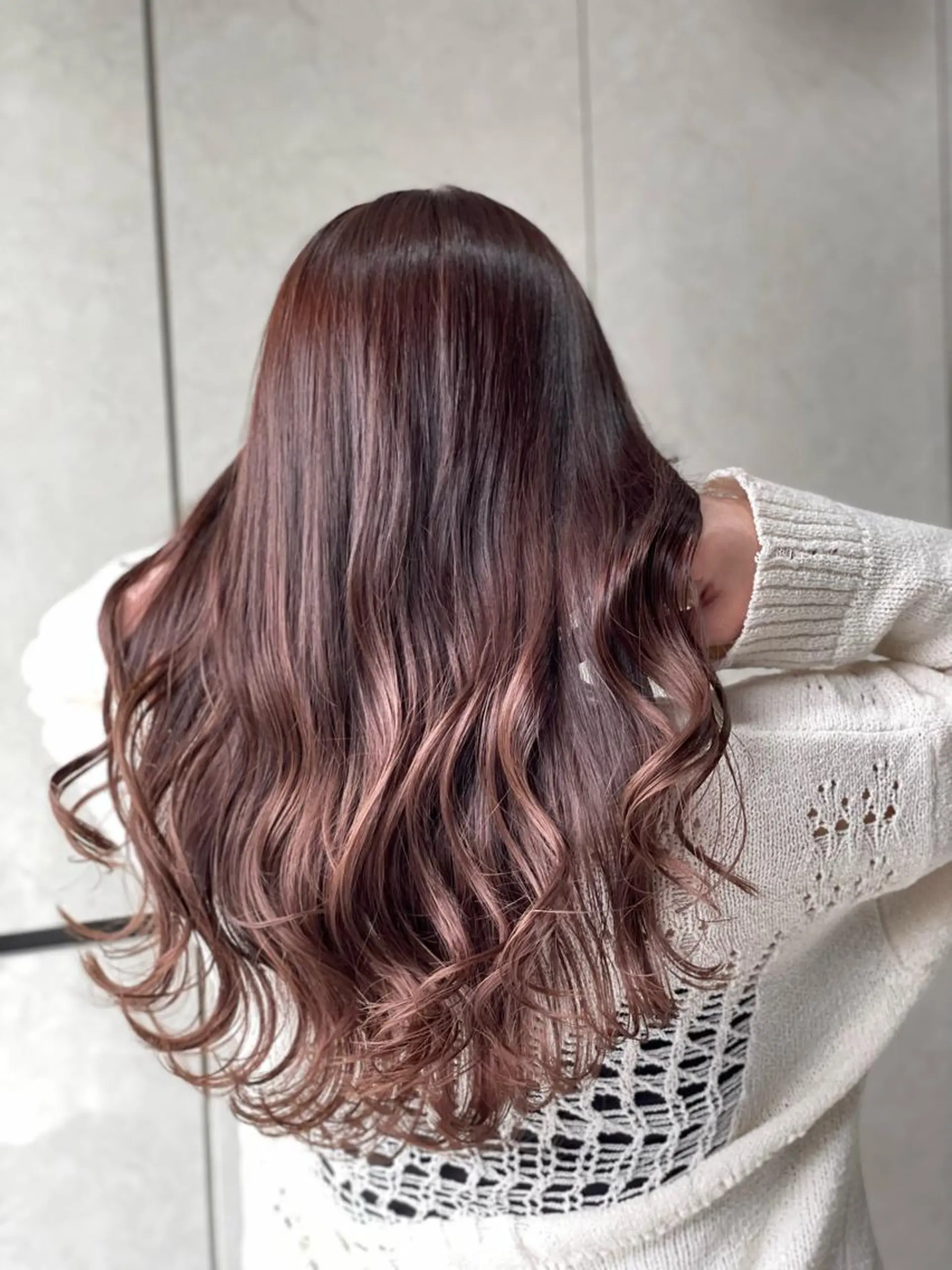 ロング ロングレイヤー ラベンダーベージュ 顔まわりレイヤー 顔周りカット 髪質改善 ヘアカラー トリートメント 👑最高級エクステ 👑新宿/タイセイのヘアスタイル