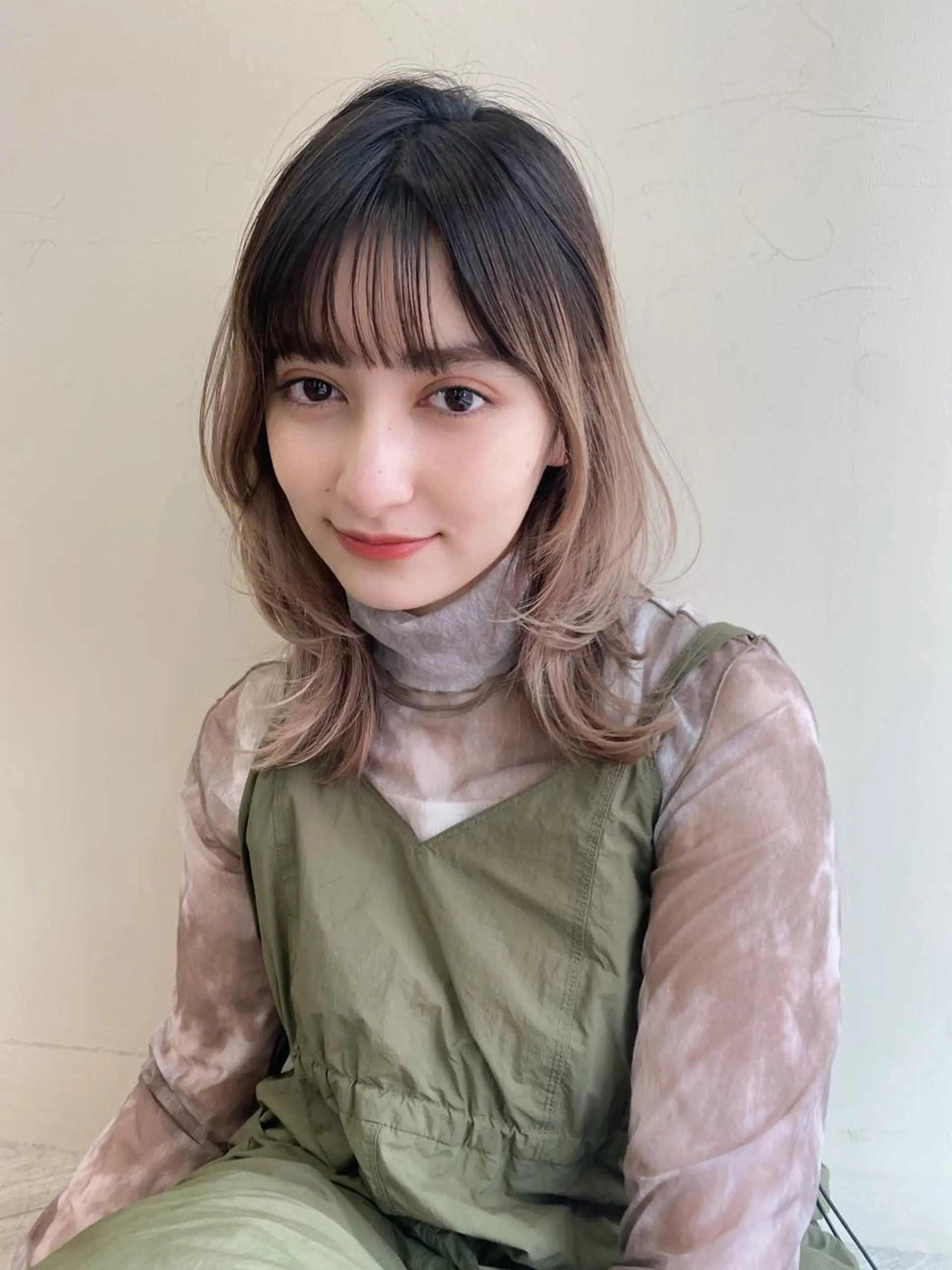 ミディアム くびれヘア くびれレイヤー レイヤーカット 鎌倉 彩のヘアスタイル