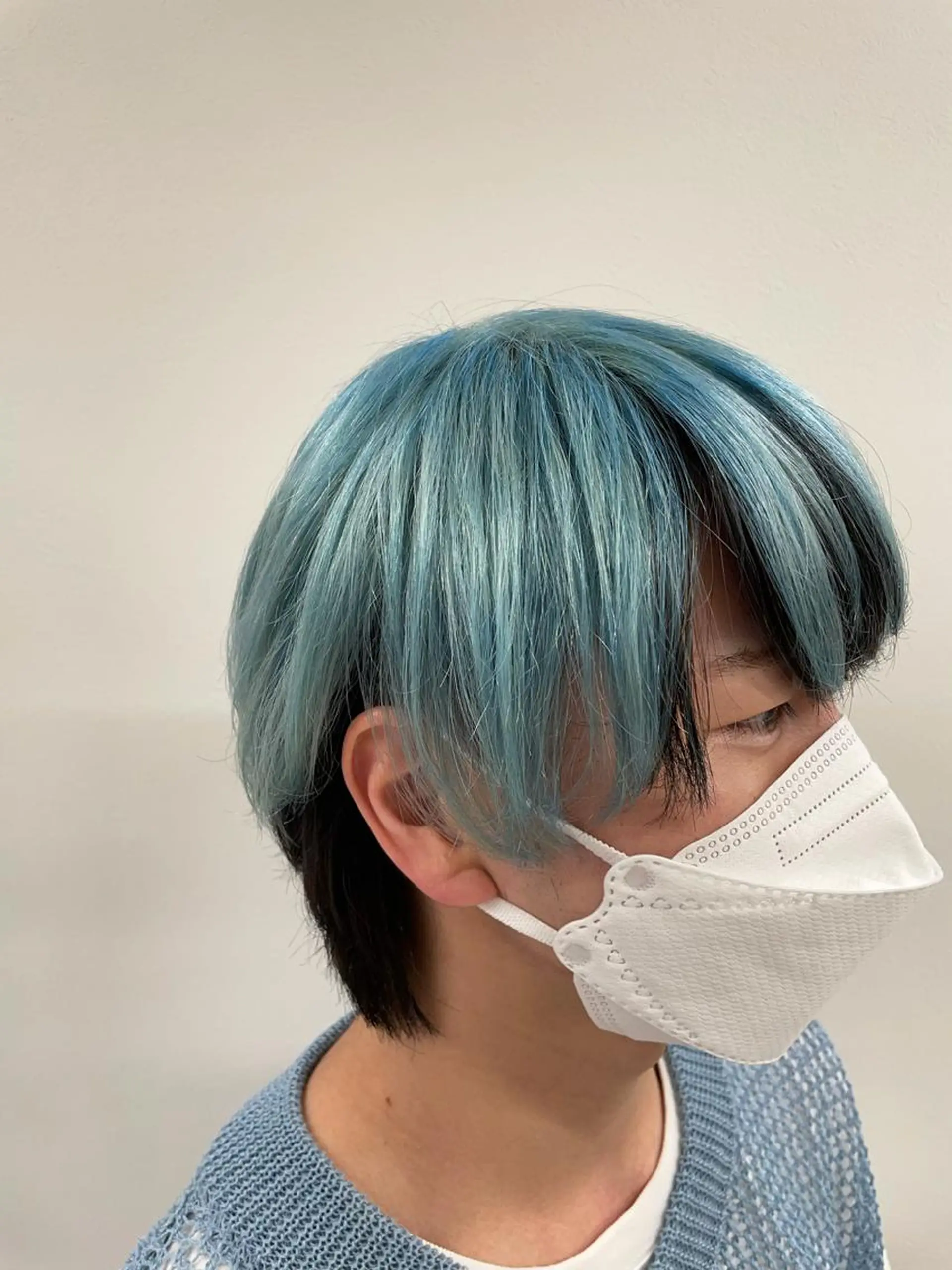 カラー メンズ 渡部凌我 小顔ウルフ ハイトーンカラーのヘアスタイル