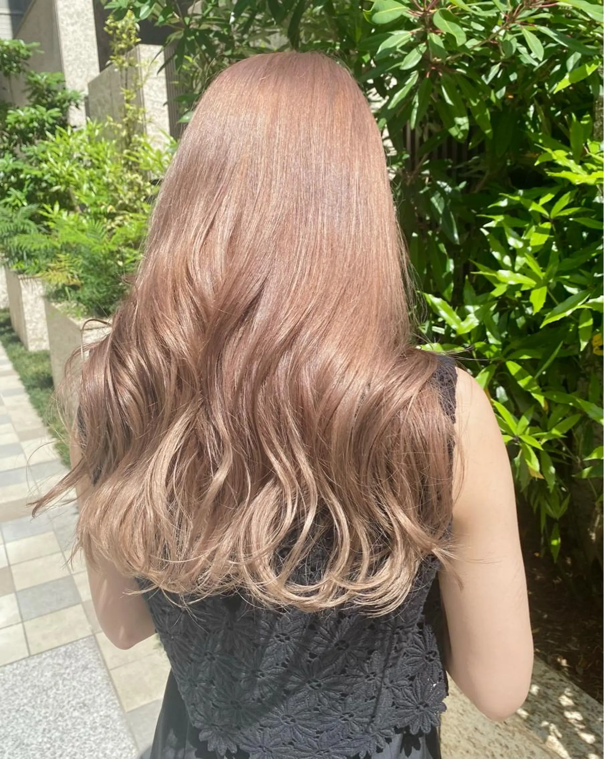 ロング カラー ベージュカラー ミルクティーベージュ ハイトーン/デザイン hirokiのヘアスタイル