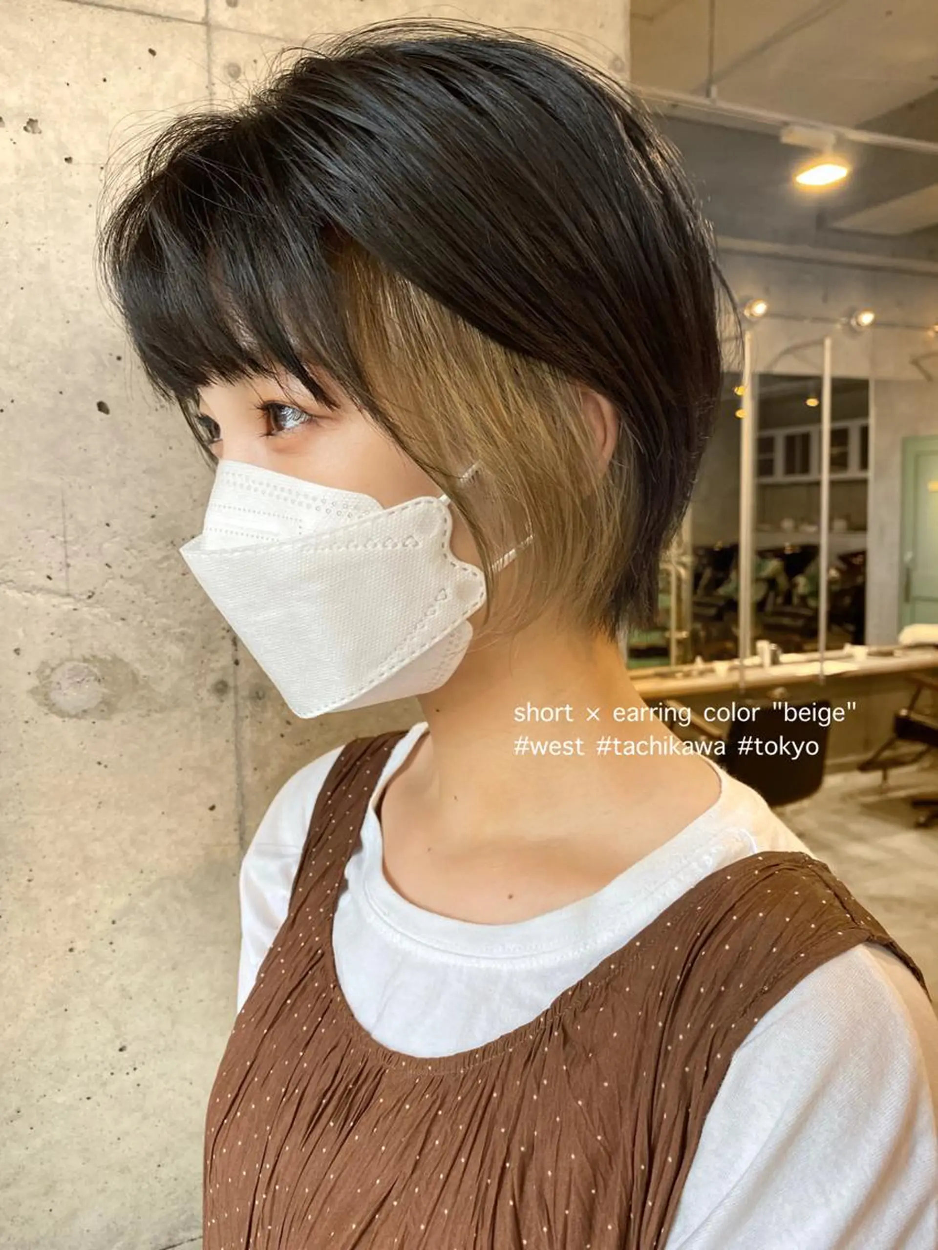 ショート カラー アッシュ ベージュカラー イヤリングカラー ハイトーンカラー ハイトーンベージュ 竹嶌 健吾のヘアスタイル