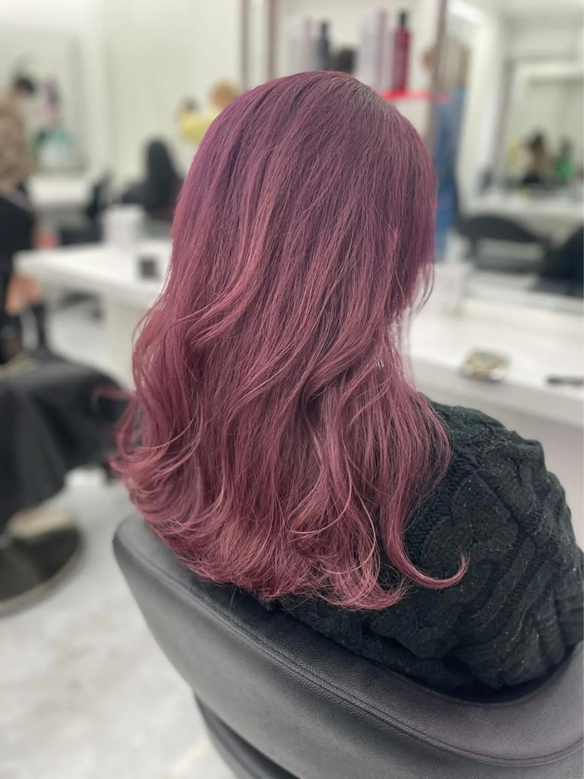 ミディアム ❤︎ワンホンガーリー なハイトーンヘア❤︎のヘアスタイル