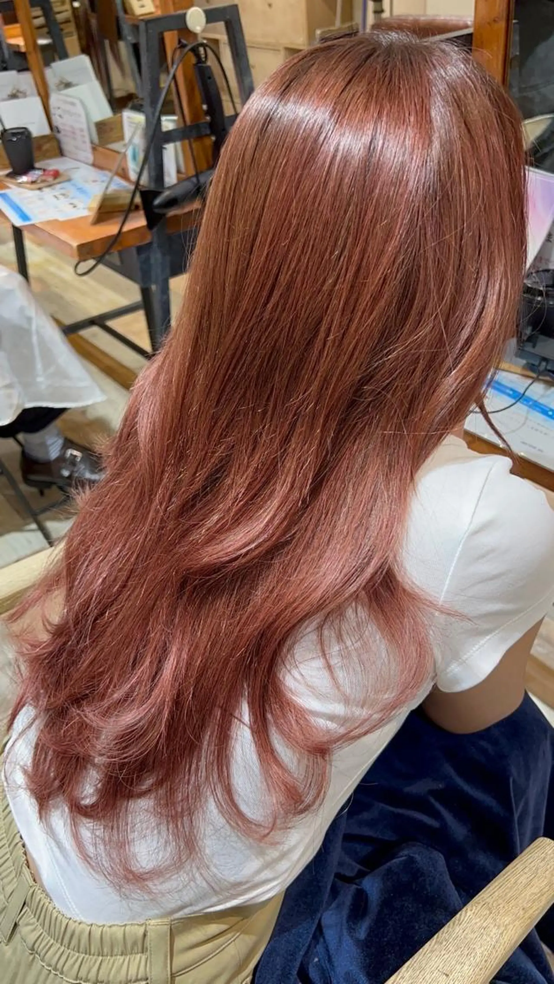 ロング ブリーチなしカラー 美髪矯正・清水天空のヘアスタイル