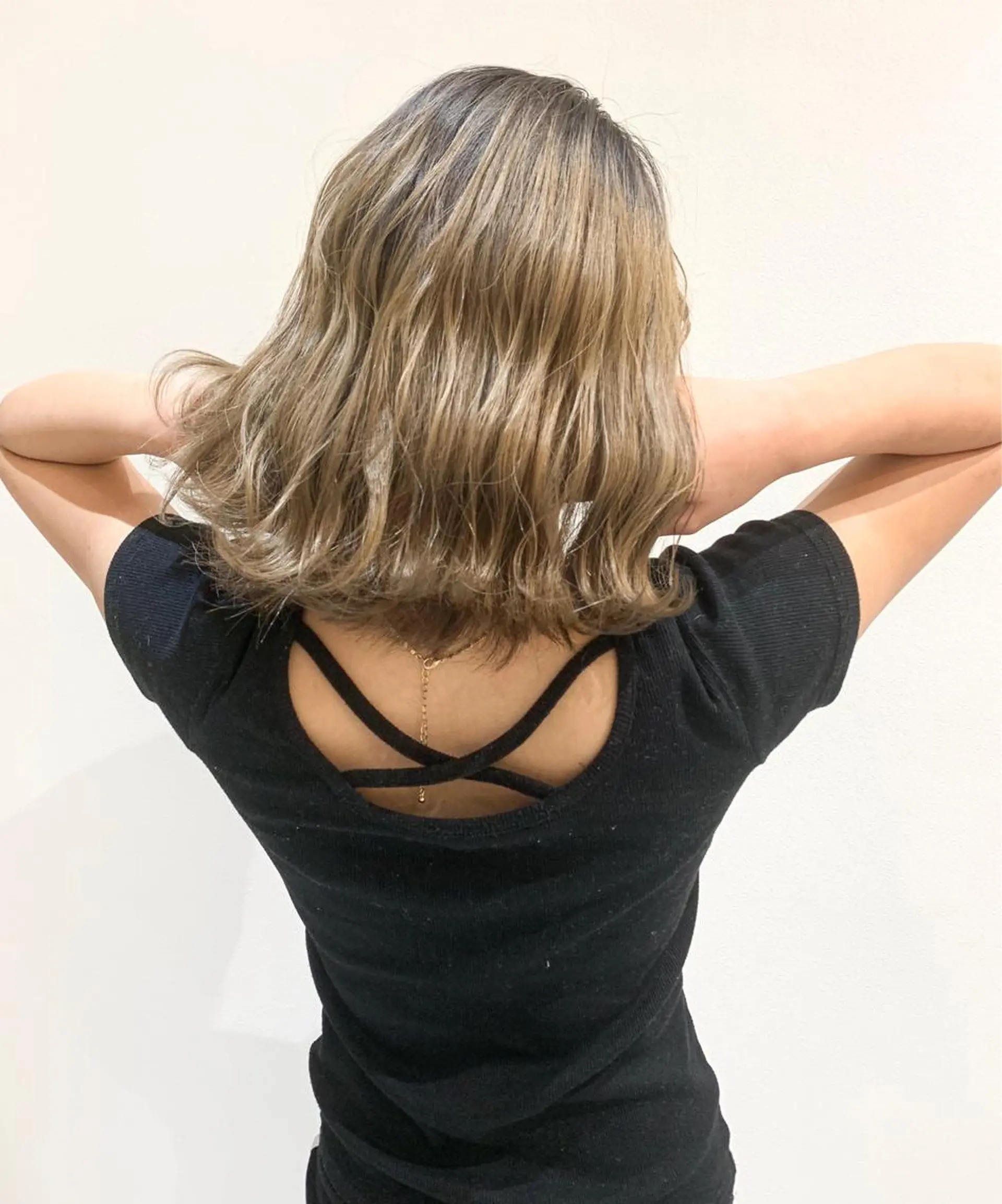 ミディアム カラー アッシュ バレイヤージュ ベージュカラー レイヤーカット Roid 代表✨HIROのヘアスタイル