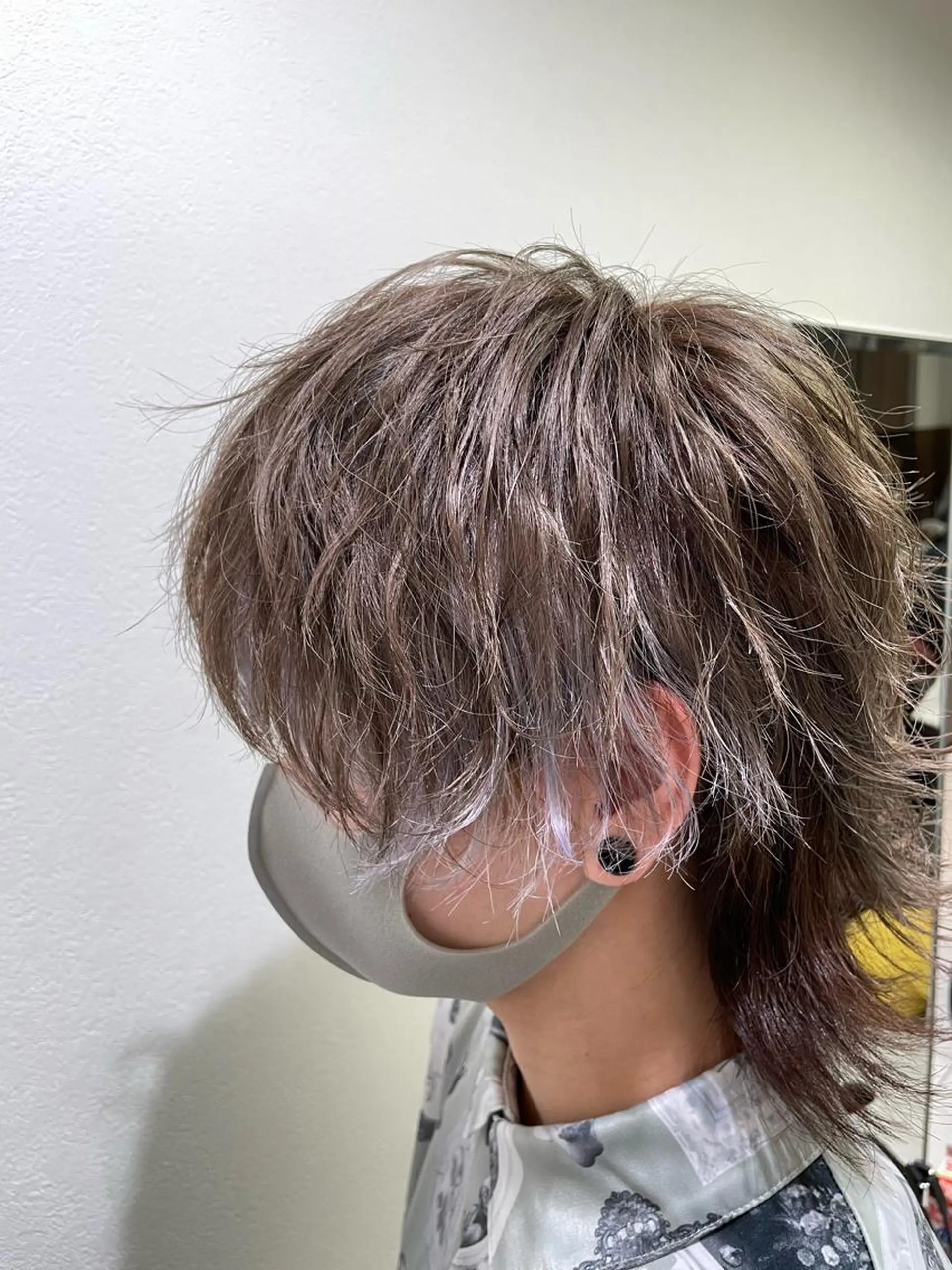 カラー メンズ 渡部凌我 小顔ウルフ ハイトーンカラーのヘアスタイル