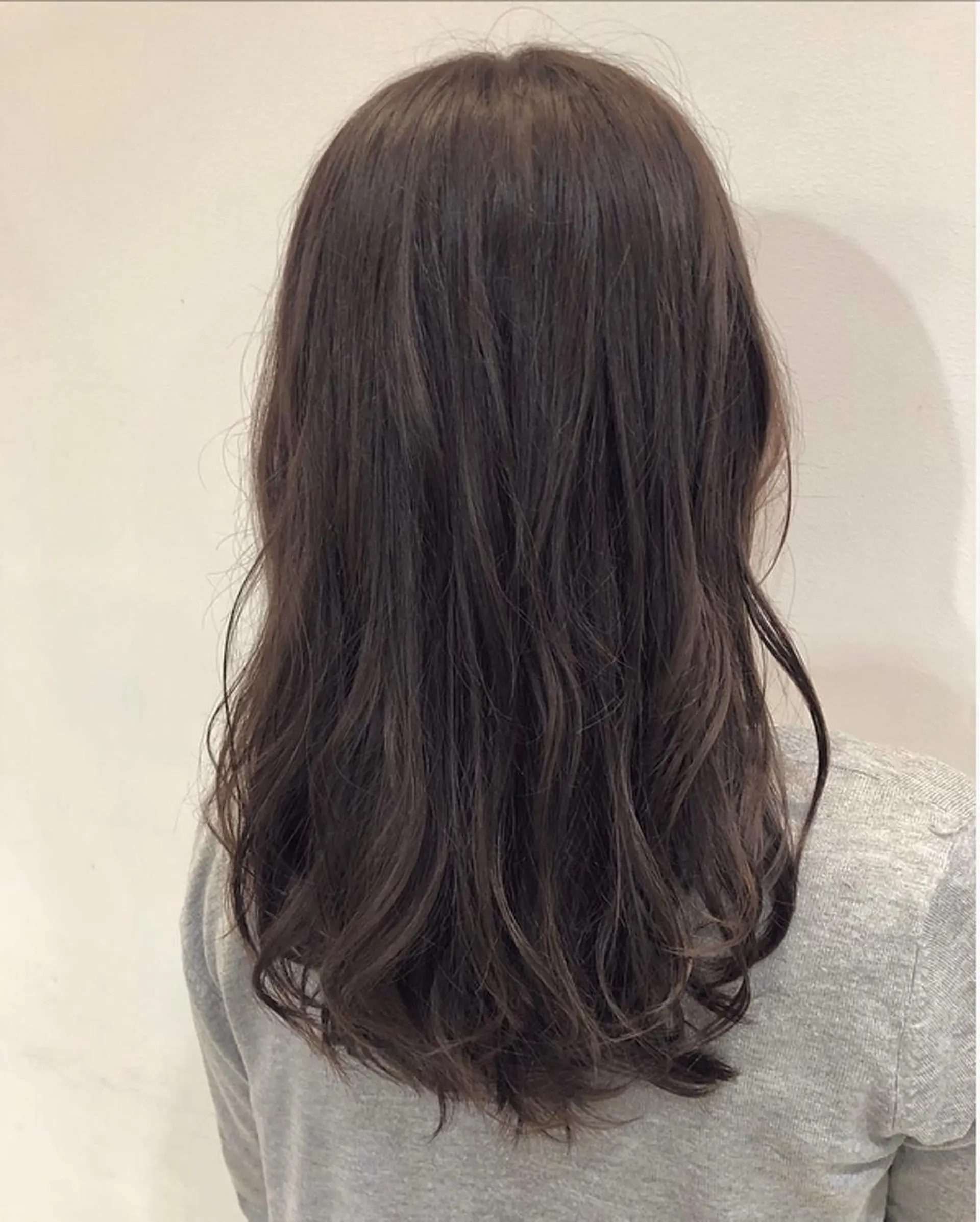 セミロング アッシュ GO TODAY SHAiRE SALON　下北沢店所属・冨永 志穂の眉毛・アイブロウイメージ