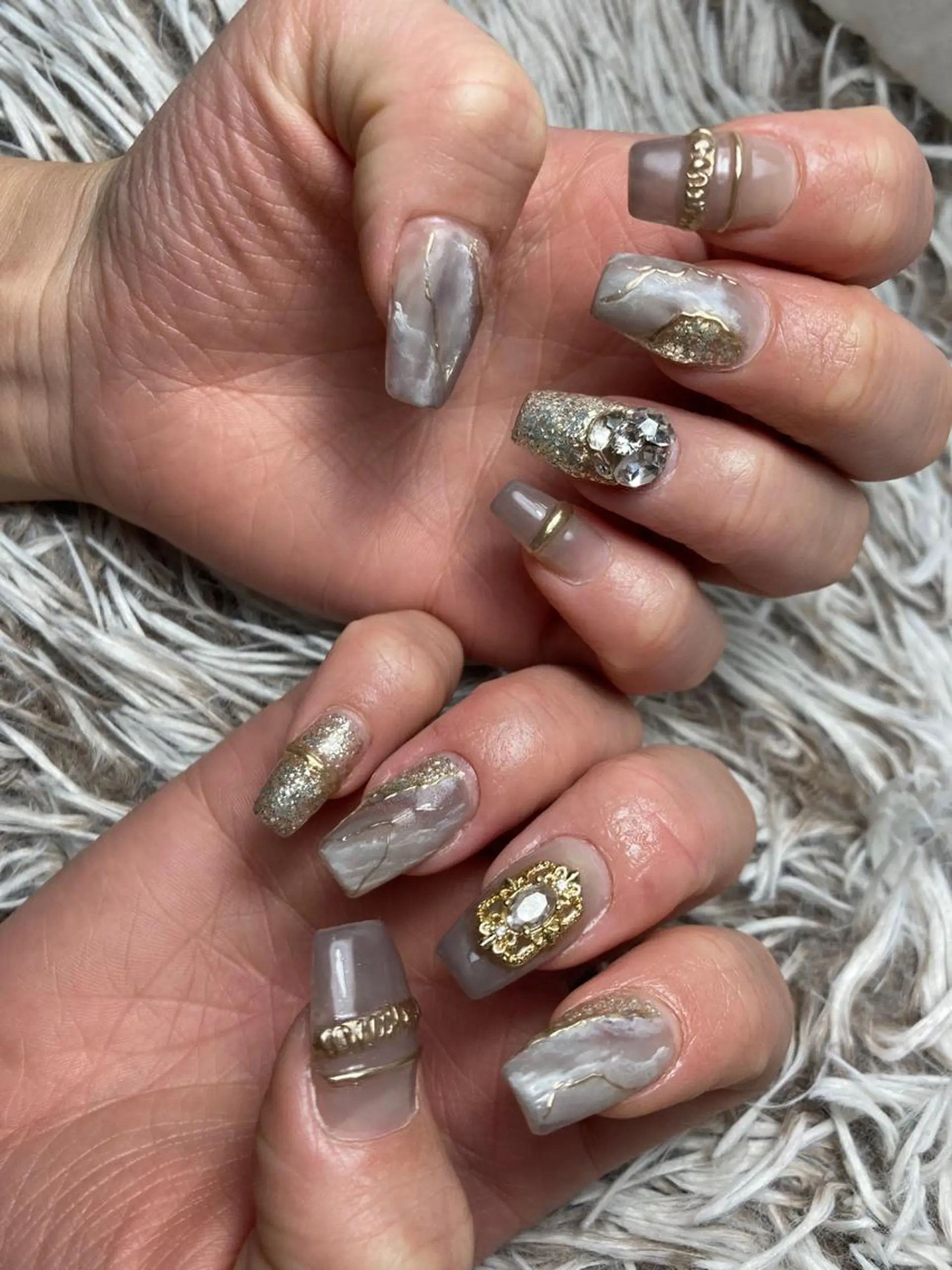 ミディアム ネイル ハンドネイル ✴︎ Delightのネイルデザイン