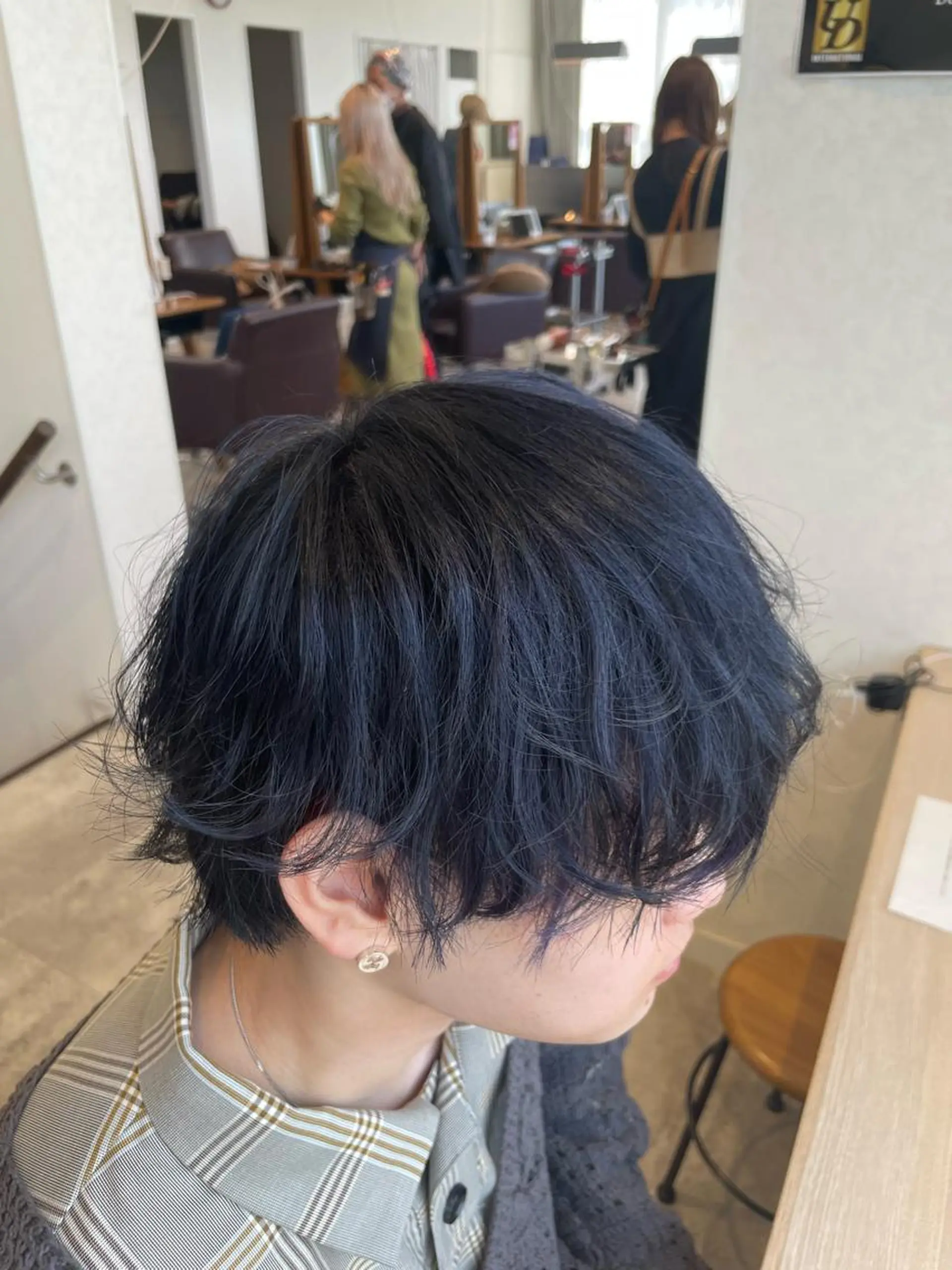 ショート カラー メンズ ブルーカラー 港南台短髪特化 フェザーパーマのヘアスタイル