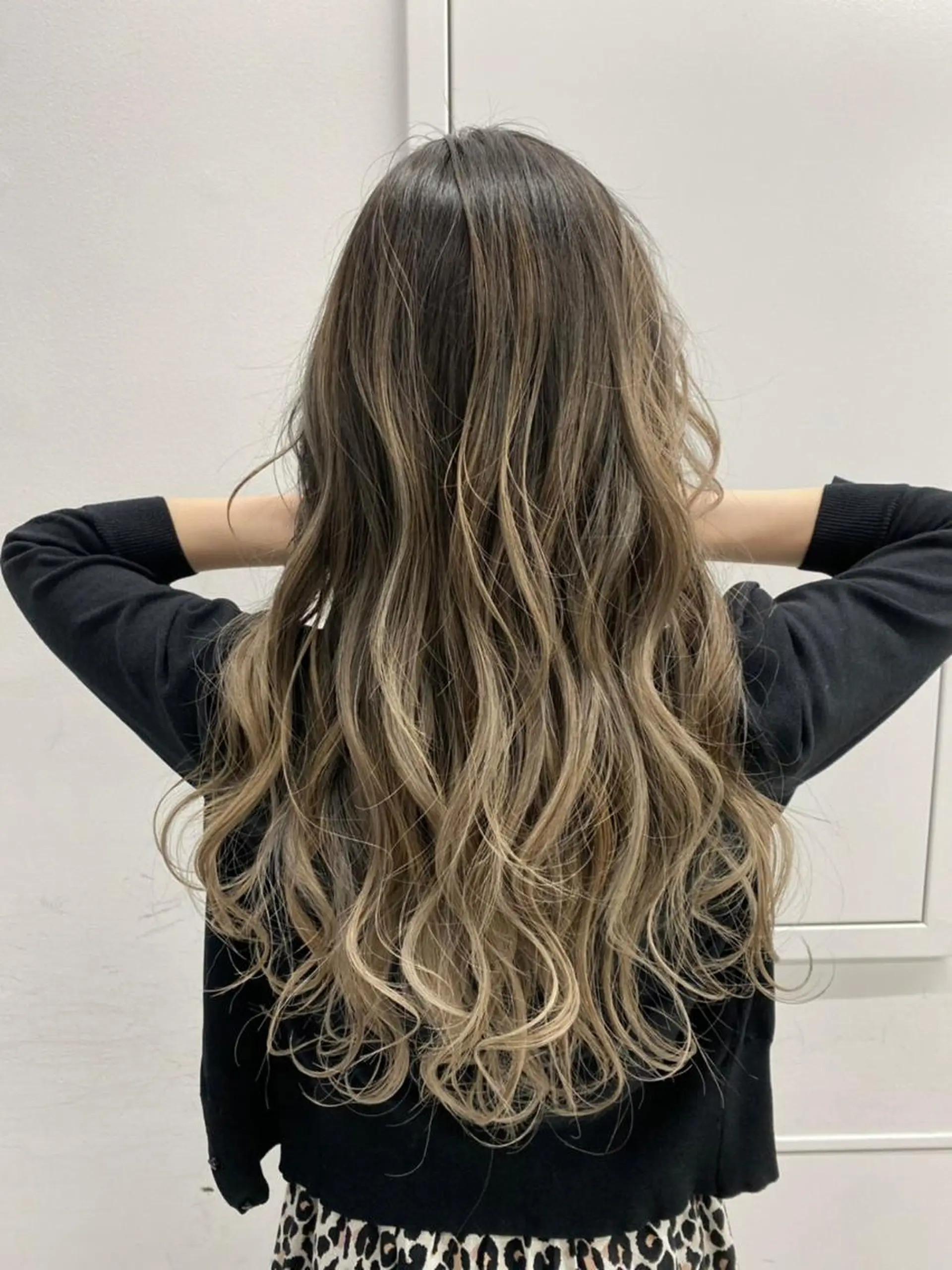 セミロング アッシュ アッシュブラック 公式 Ease by amble luxeのヘアスタイル