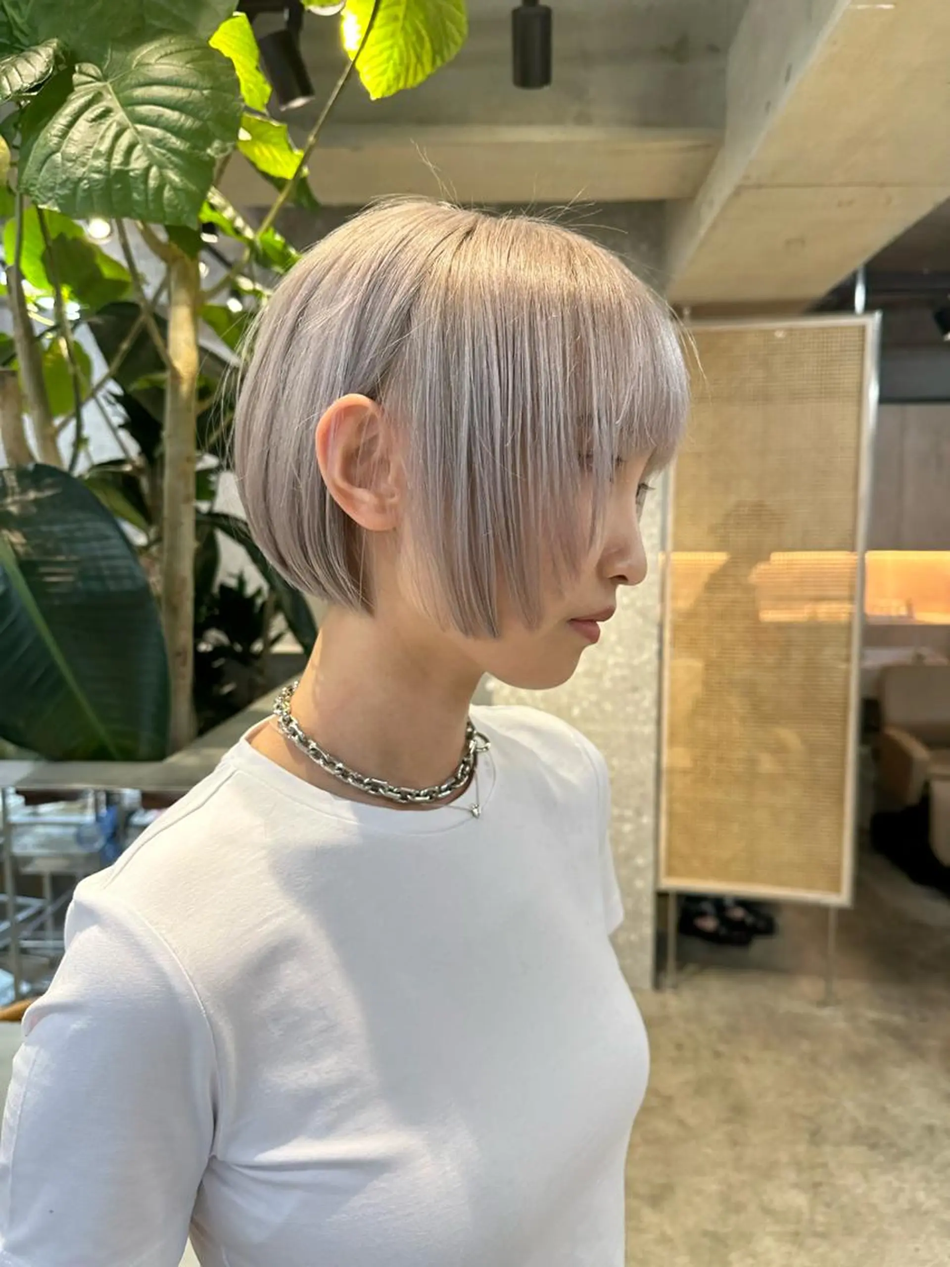 ショート カラー ネイル マツエク・マツパ アイブロウ シルバー ホワイトシルバー シルバー ホワイト ハイライト🌟/ ボブ/豊田のヘアスタイル